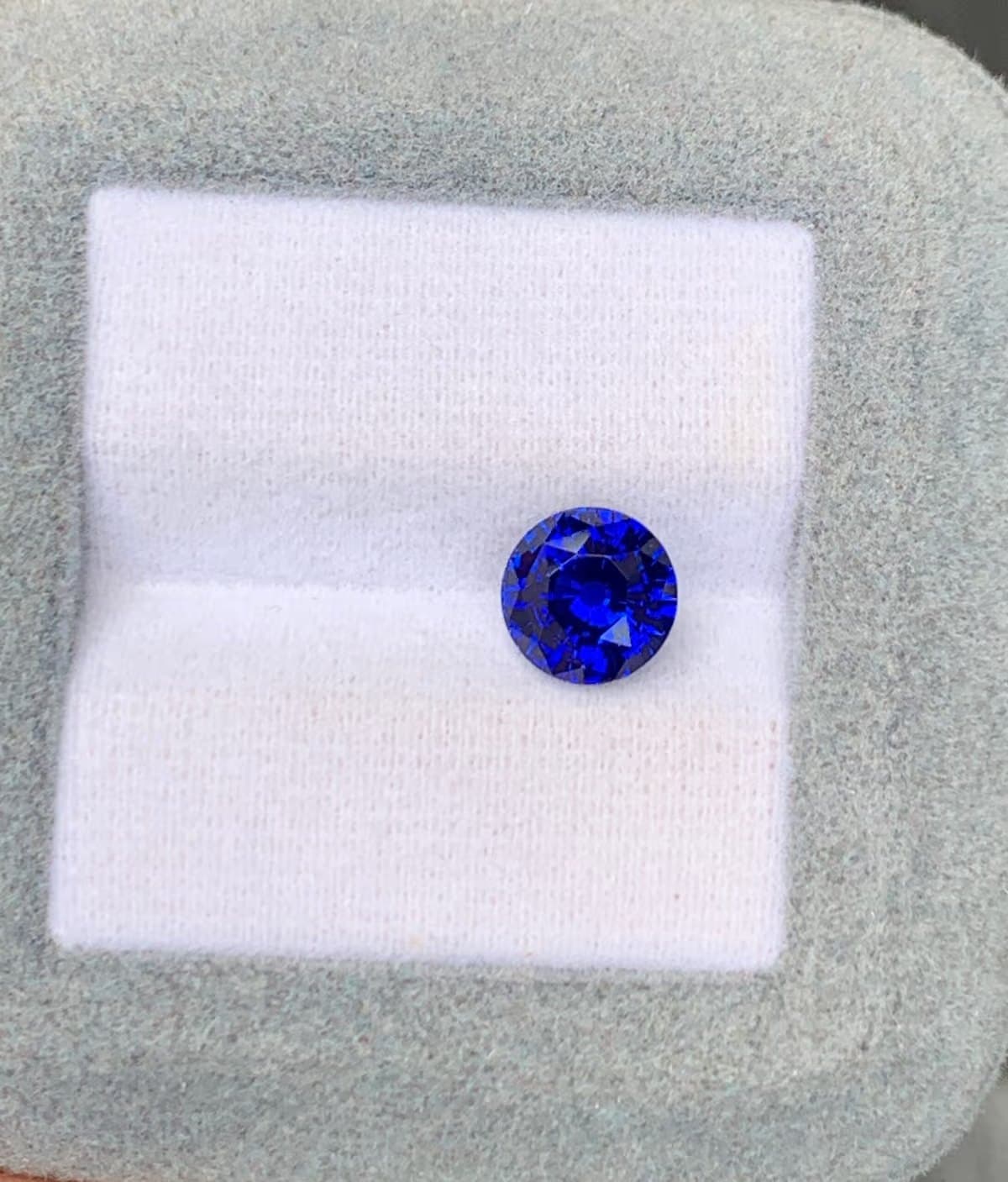 saphir bleu 2 ct