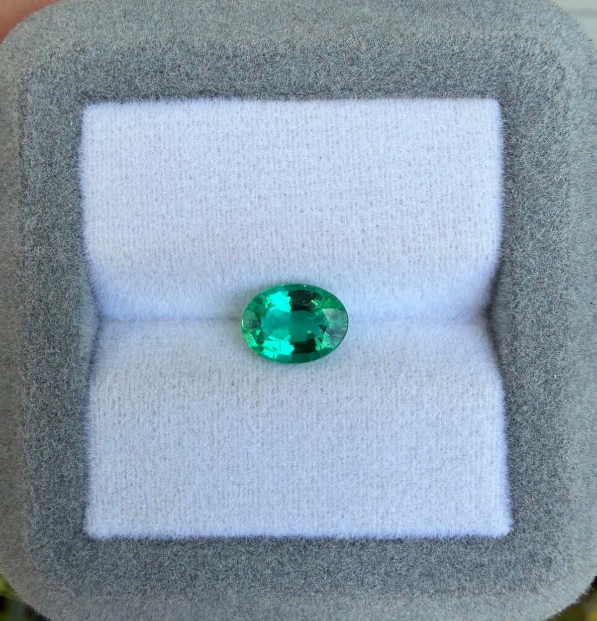 émeraude vert bleuté 1,5 ct