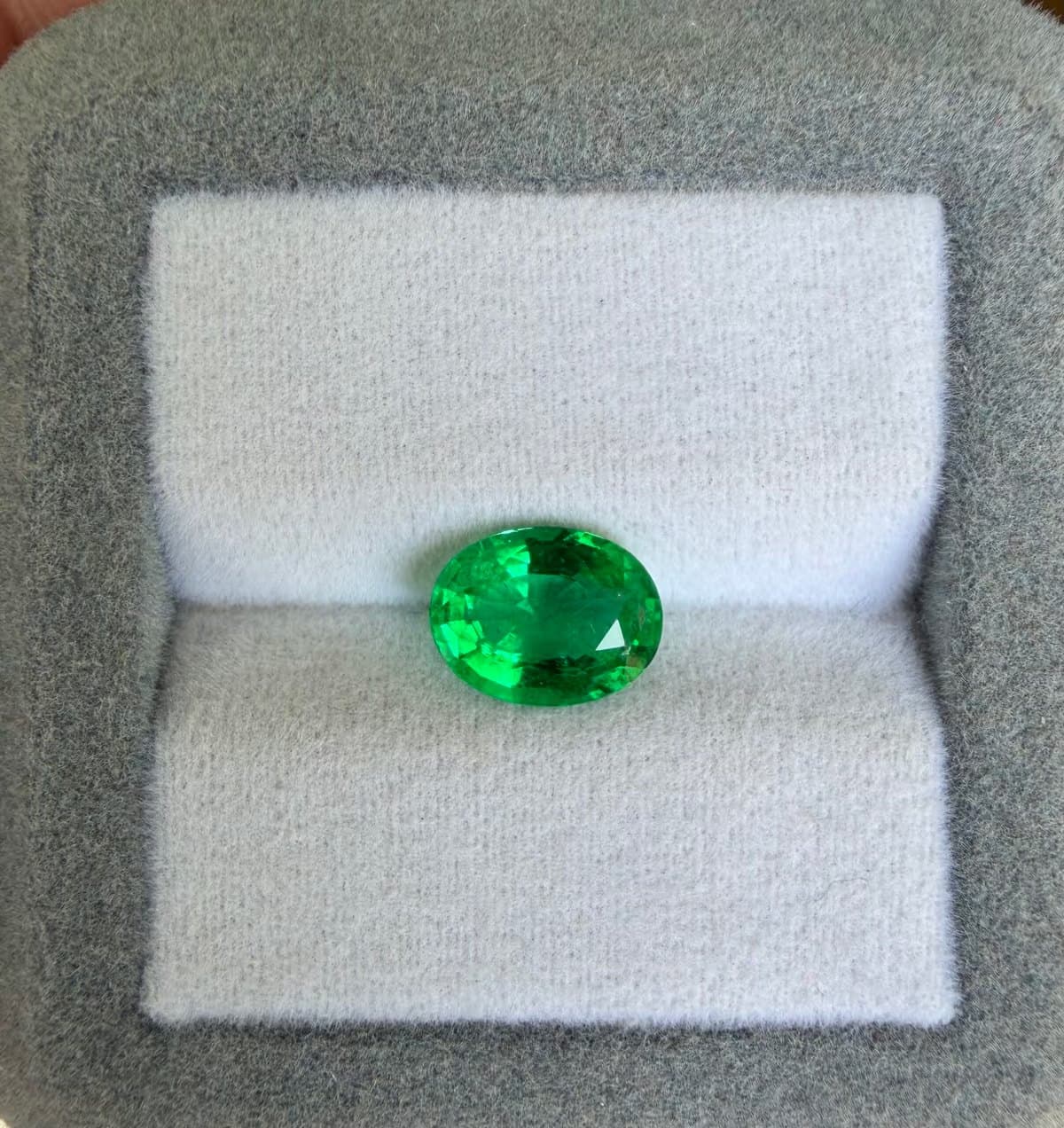 émeraude vert franc 1,2 ct