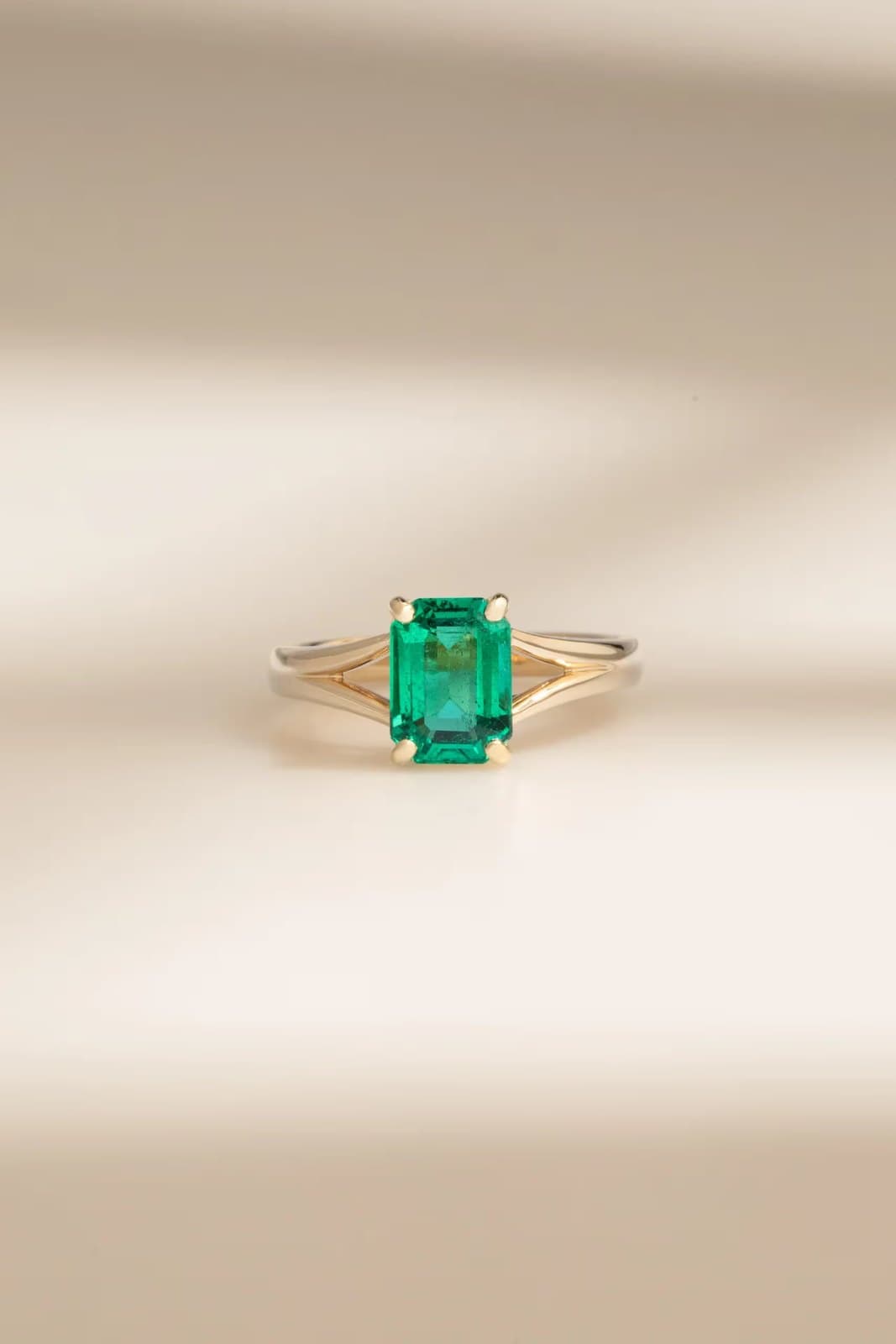 bague montée en solitaire