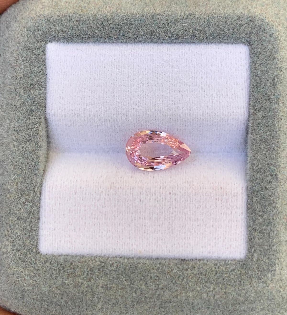 Pastel / peach clair