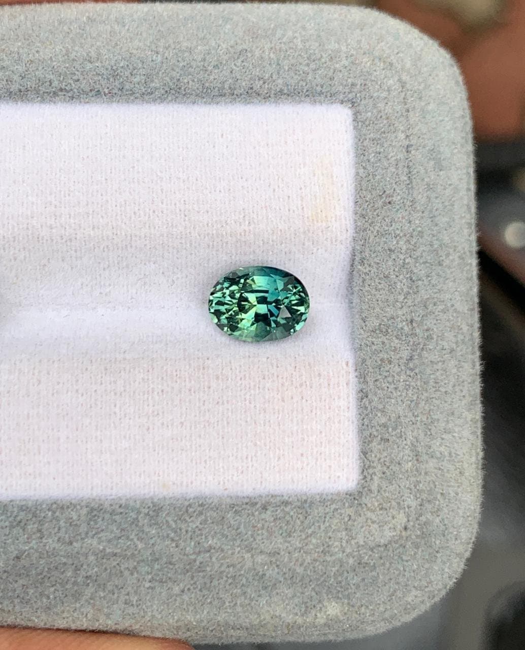 saphir vert-bleu 2 ct, taille radiant