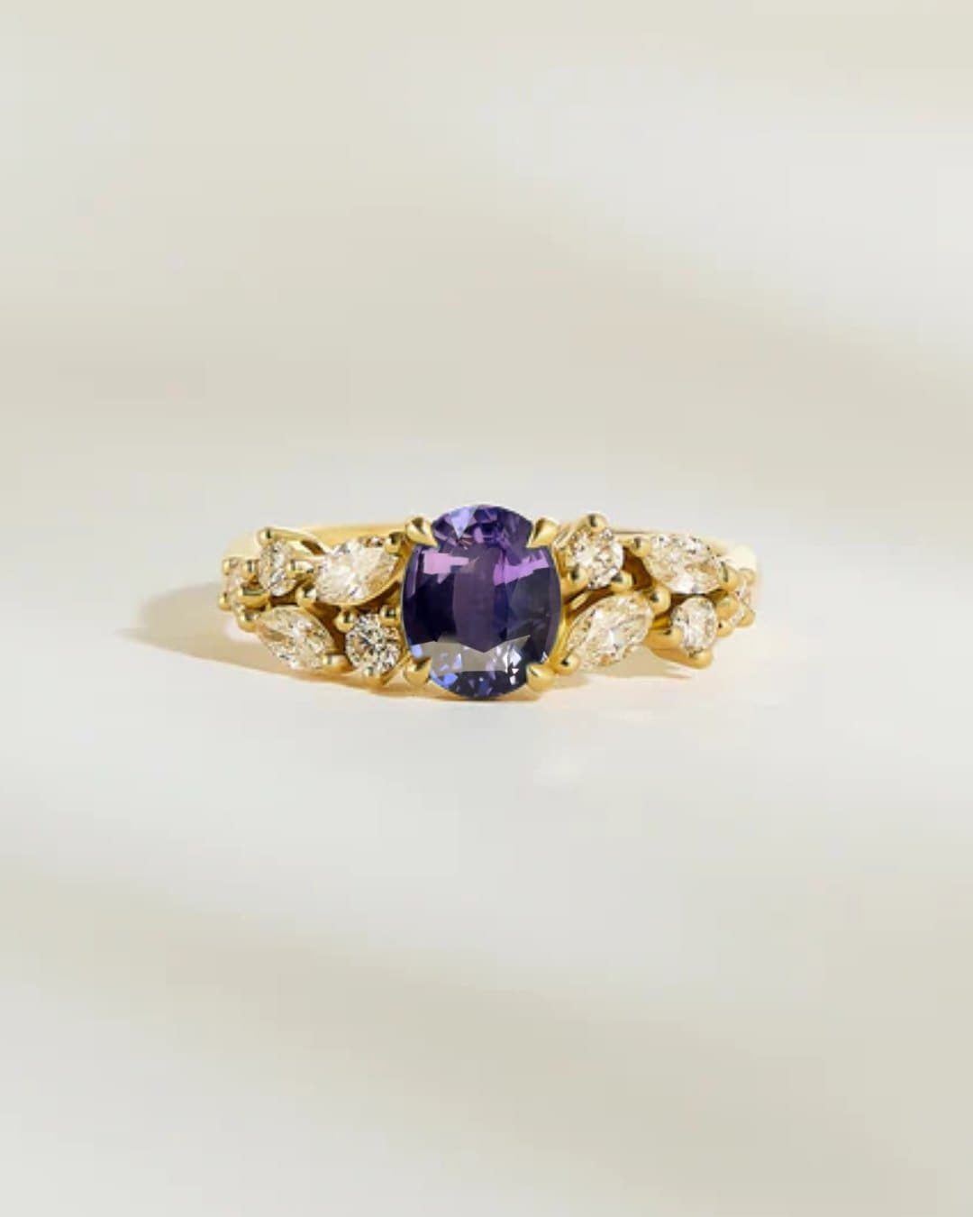 bague florale, saphir entouré de marquises