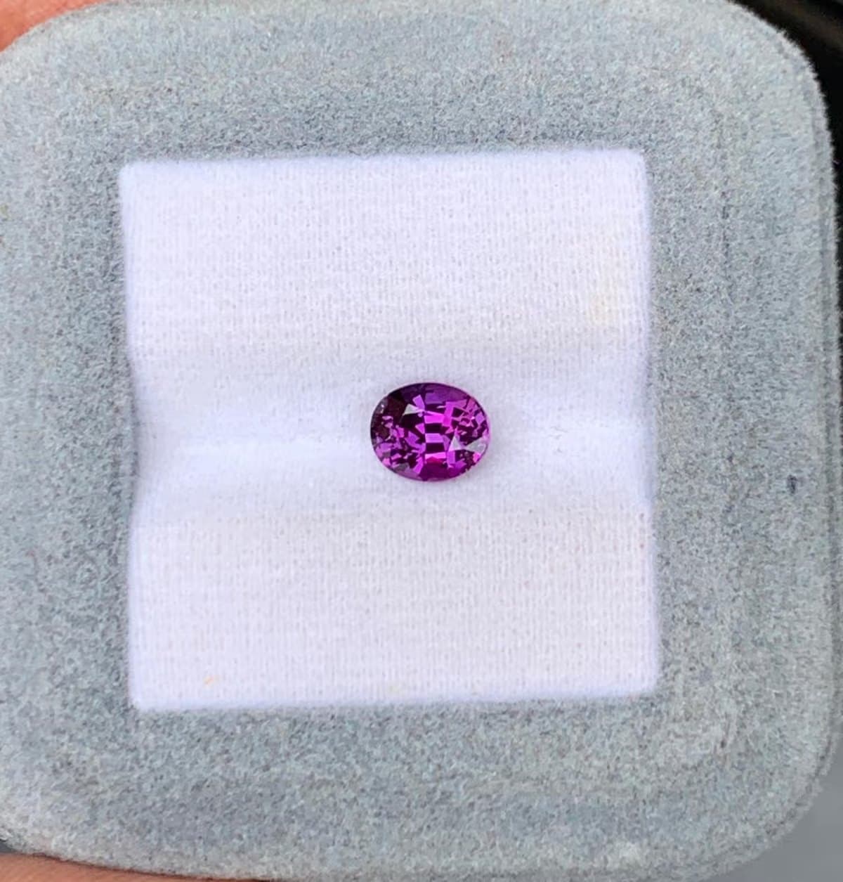 Violet-rose — la frontière avec le saphir rose