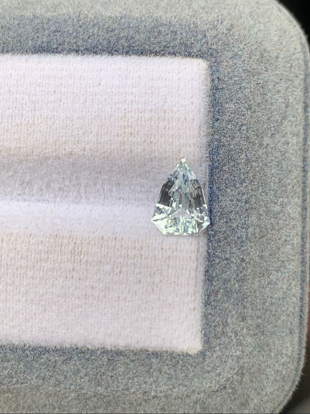 exemple — saphir blanc 1,56 ct