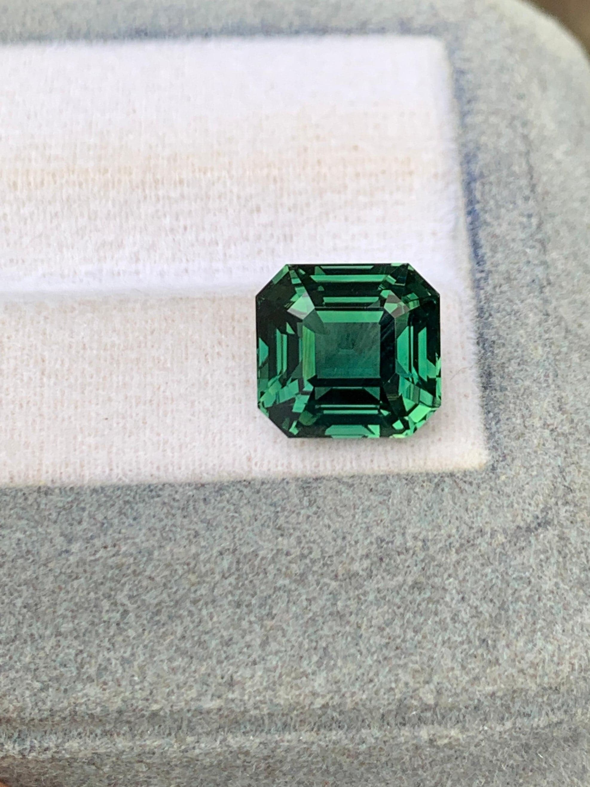 exemple — saphir teal 6,03 ct