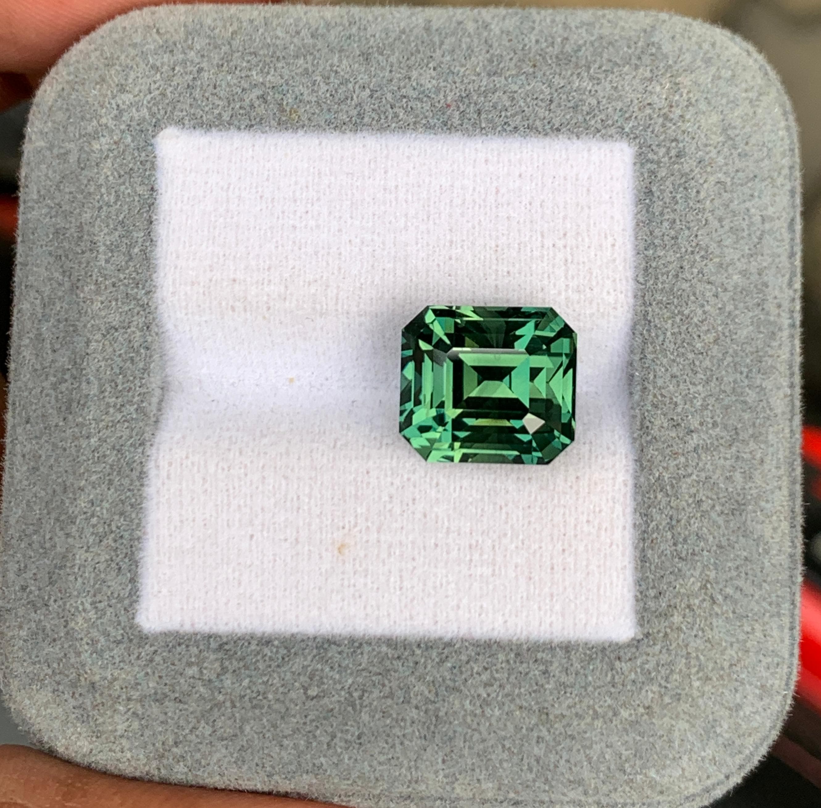 exemple — saphir vert 10,55 ct