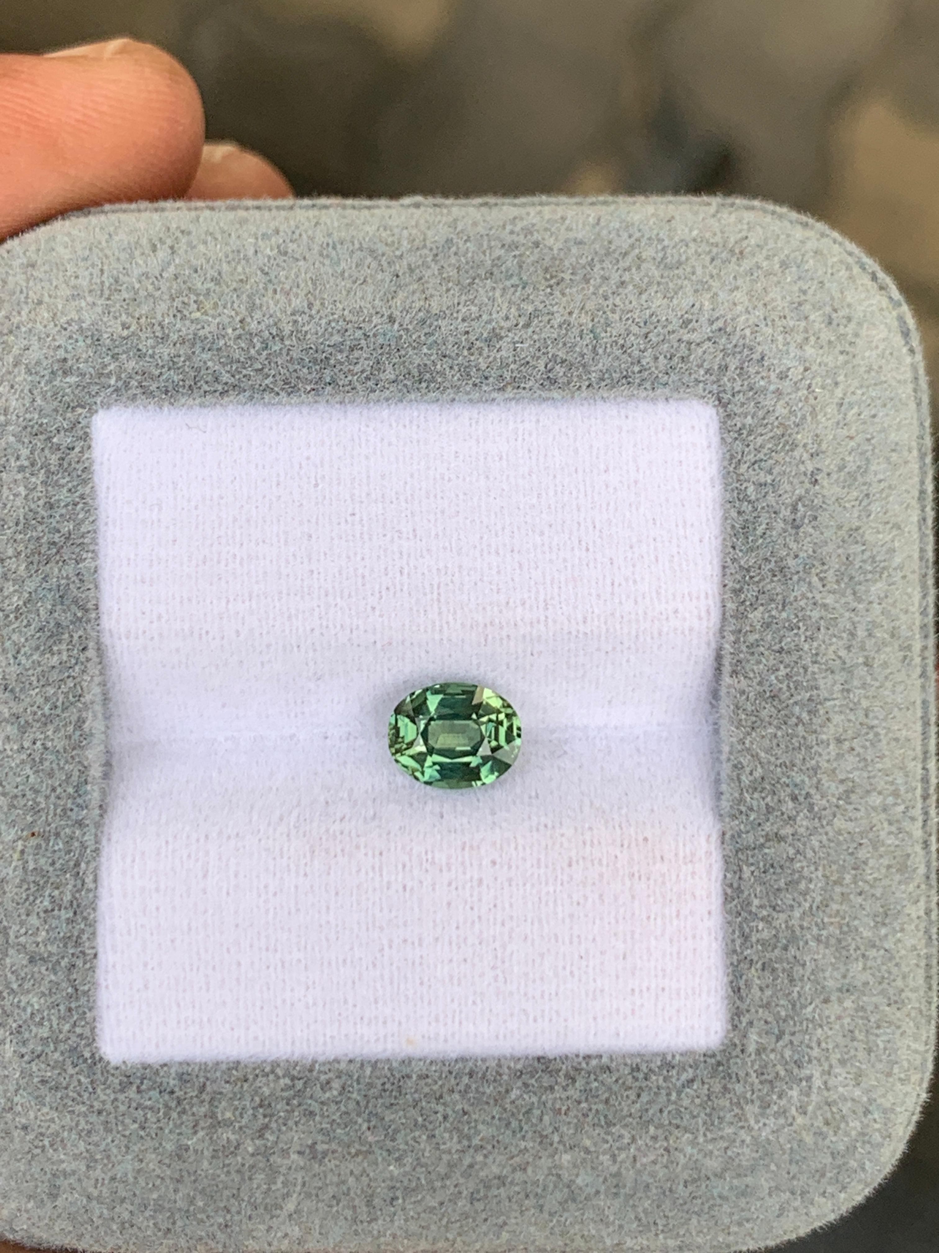 saphir vert-jaune 1,90 ct, taille rectangle