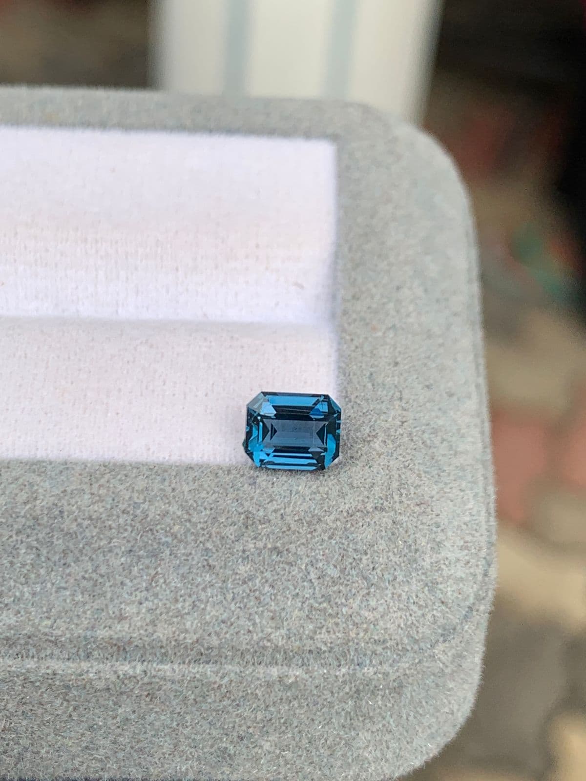 exemple — spinelle bleu 1,03 ct