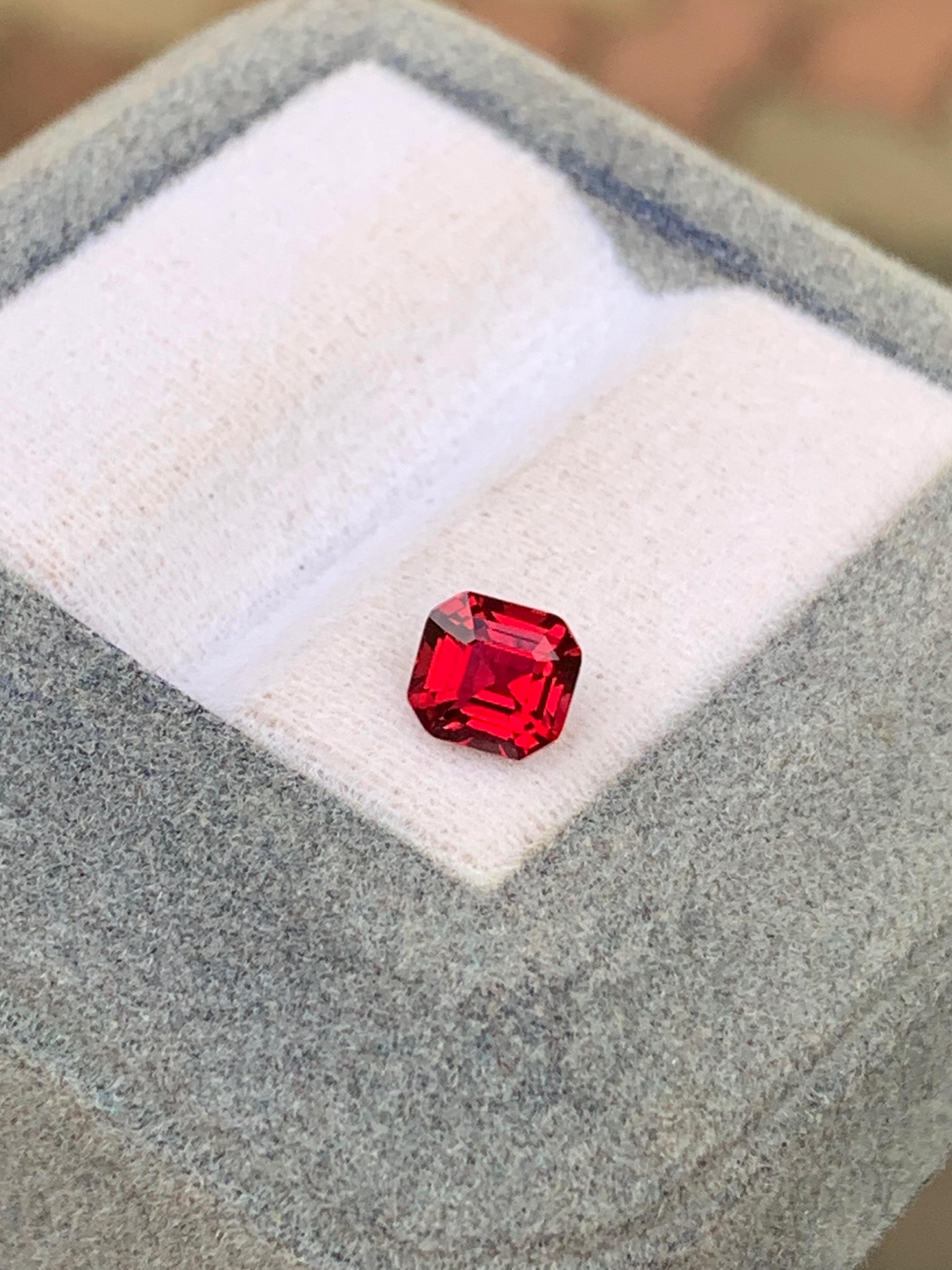 exemple — spinelle rouge 1,01 ct