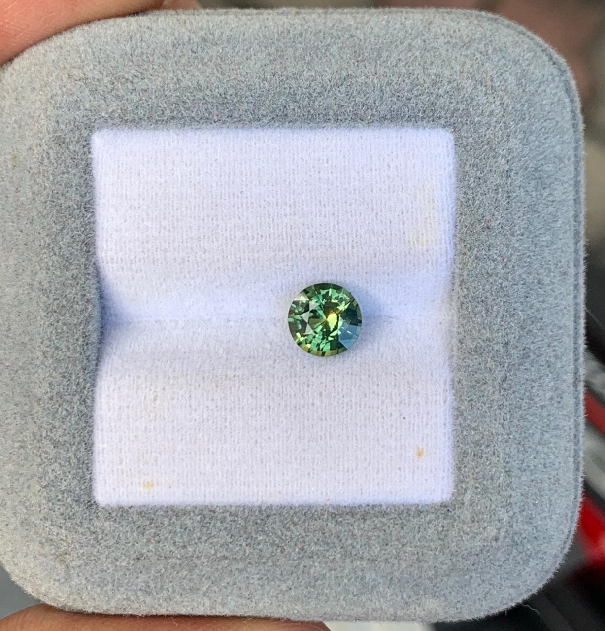 exemple — saphir vert 1,24 ct