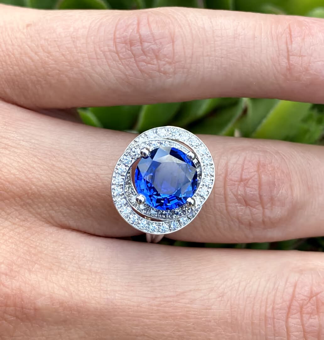 Bague d'anniversaire de mariage avec saphir bleu