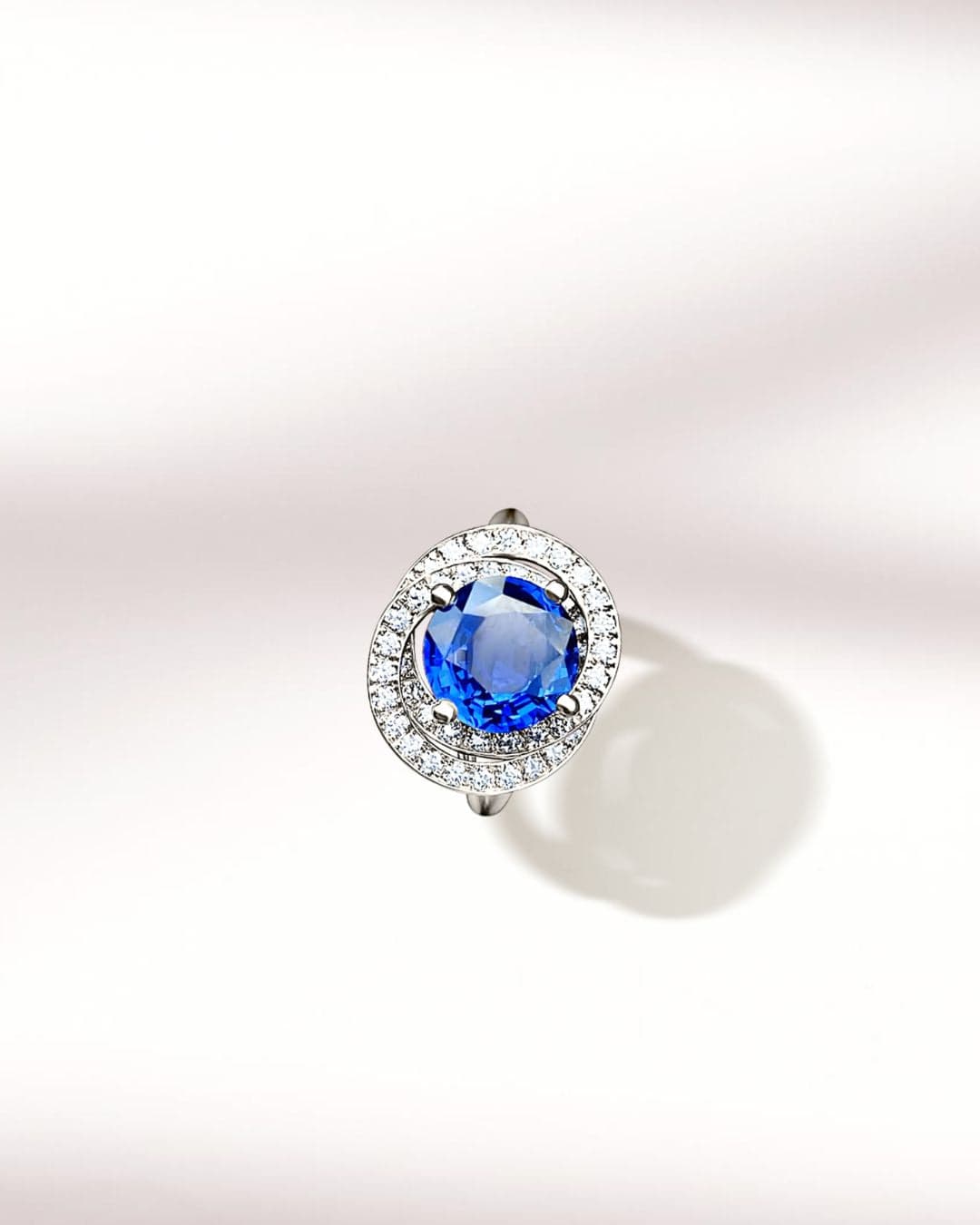 Bague d'anniversaire de mariage avec saphir bleu