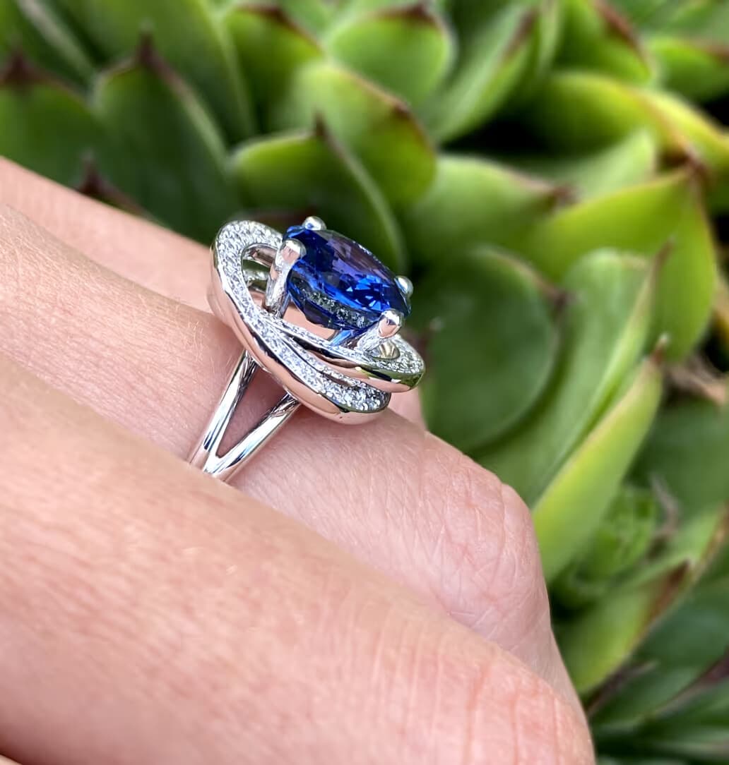 Bague d'anniversaire de mariage avec saphir bleu