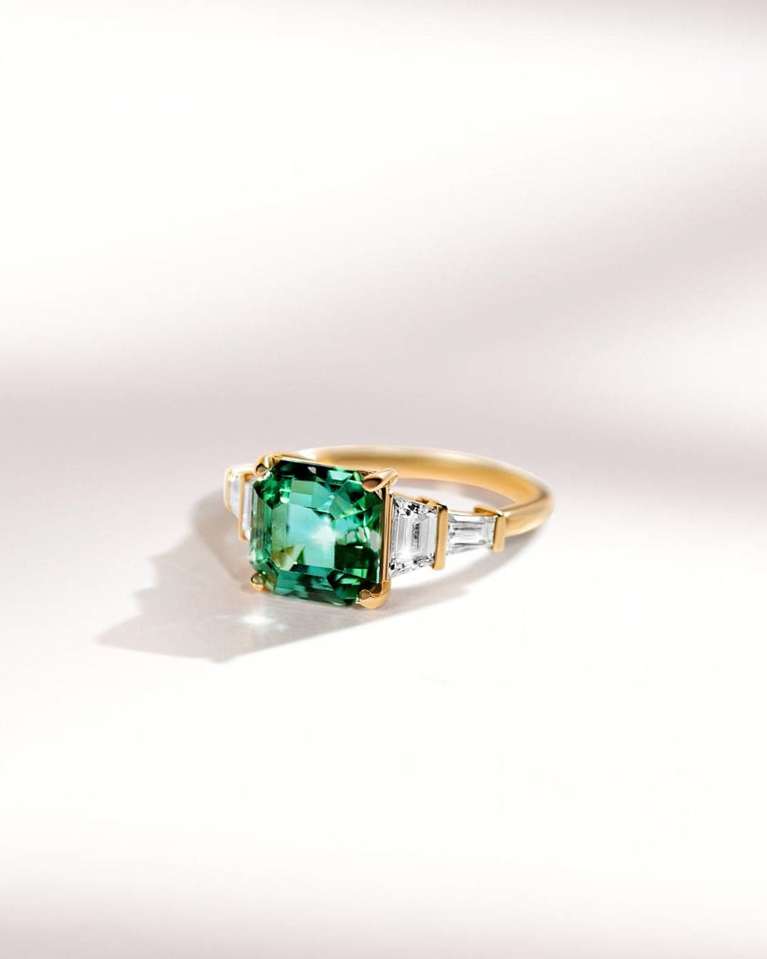 Bague de fiançailles avec Tourmaline d’Afghanistan