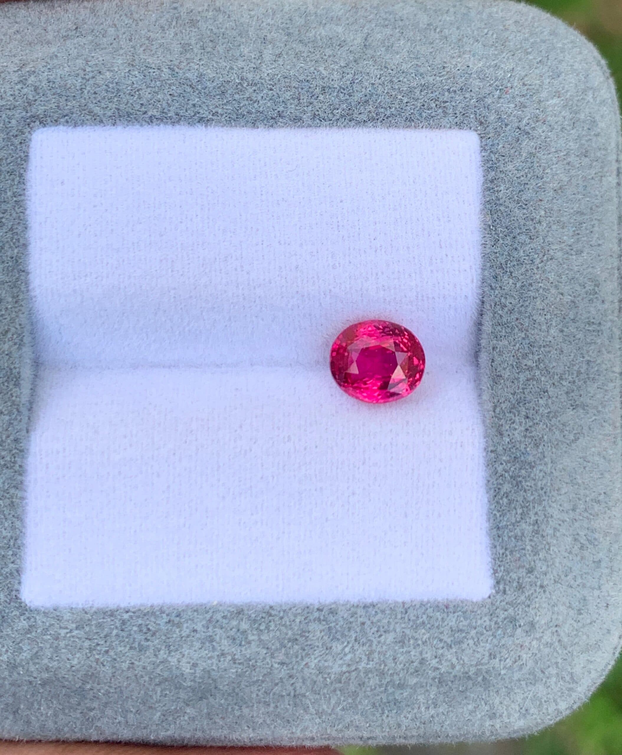 Rubi de Moçambique Oval de 1,51ct — Moçambique