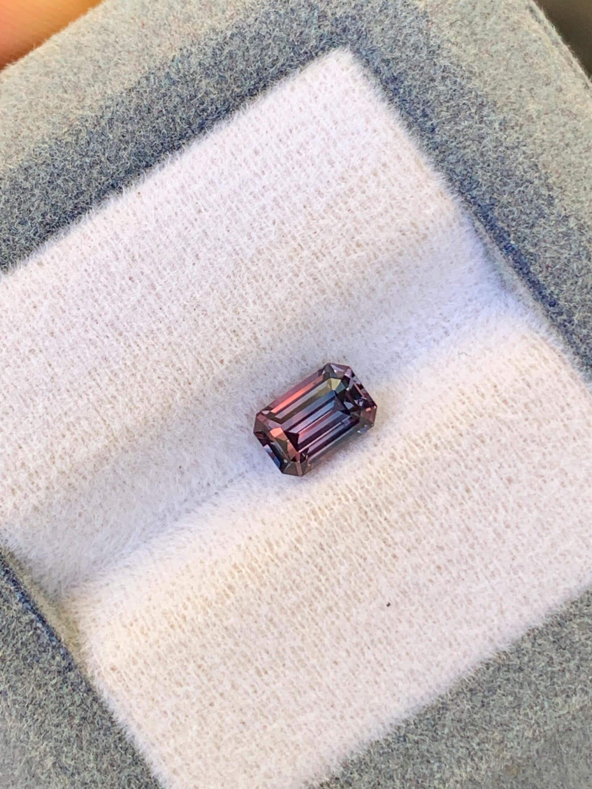 Bi-Color Sapphire Rectangle 1.03ct — Sri Lanka
