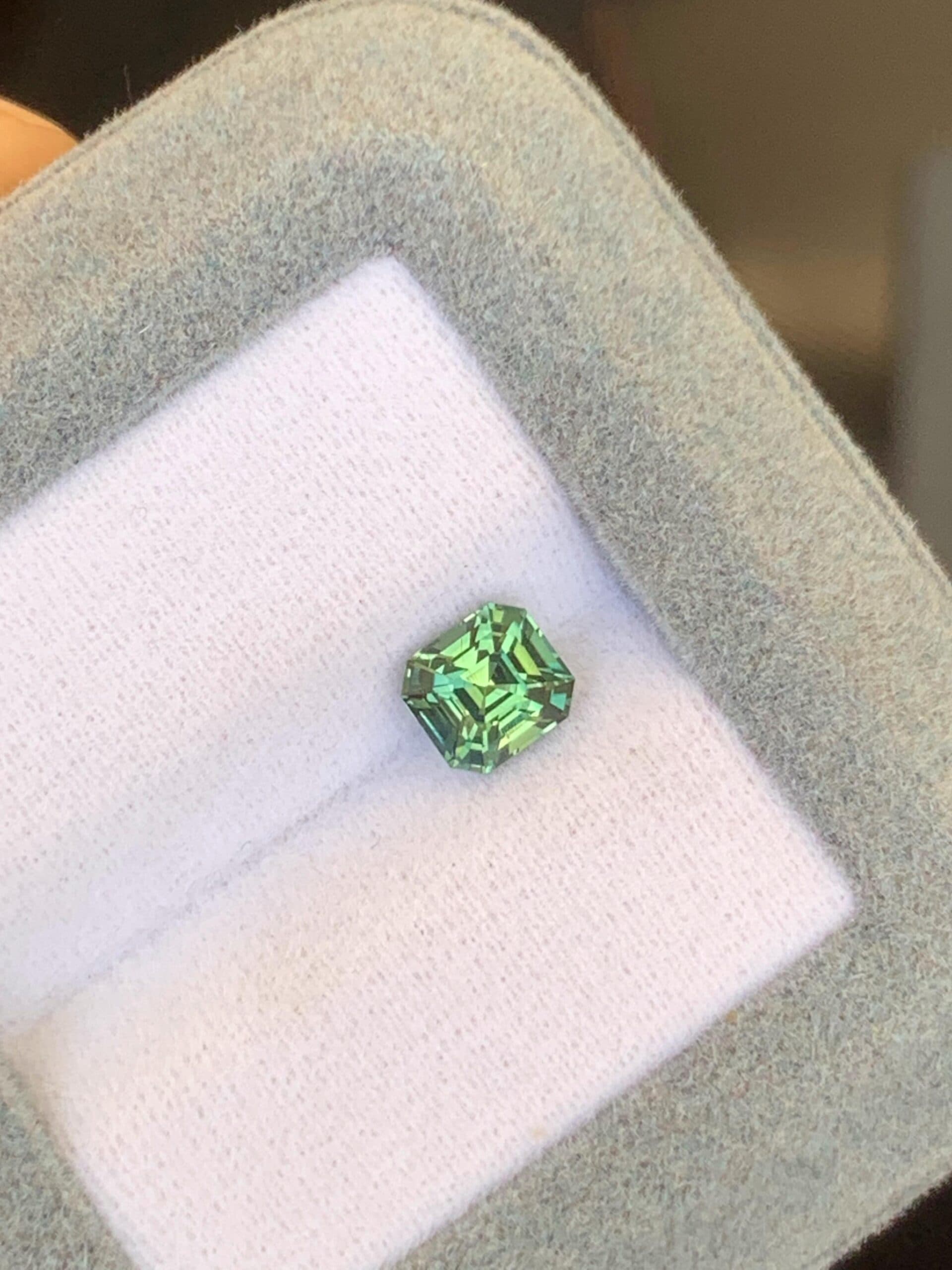Bicolor-Saphir Rechteck 1,23 ct — Madagaskar