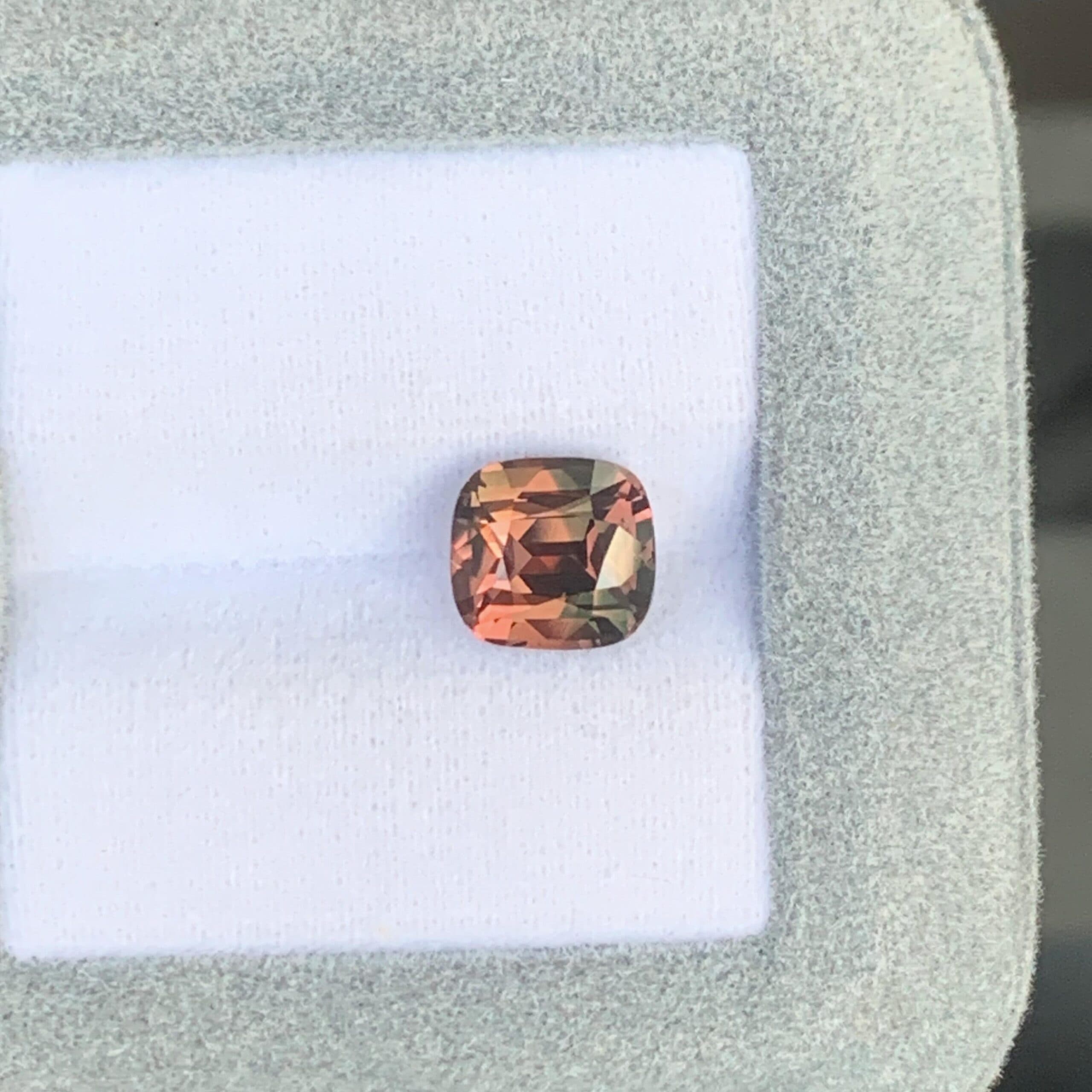 Zafiro Bicolor Cojín de 3,52ct — Sri Lanka