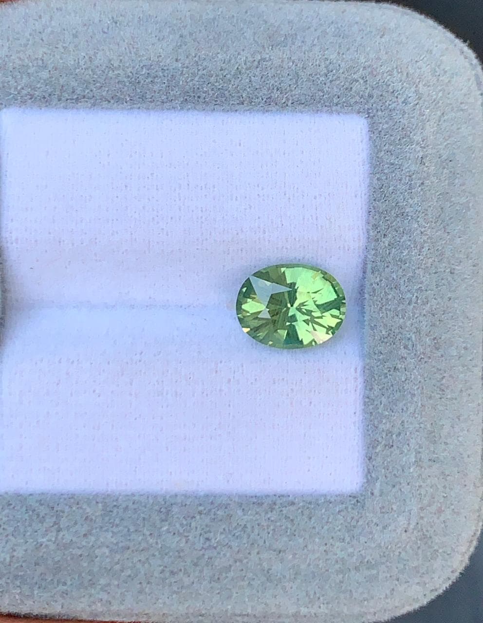 Zafiro Bicolor Ovalado de 2,57ct