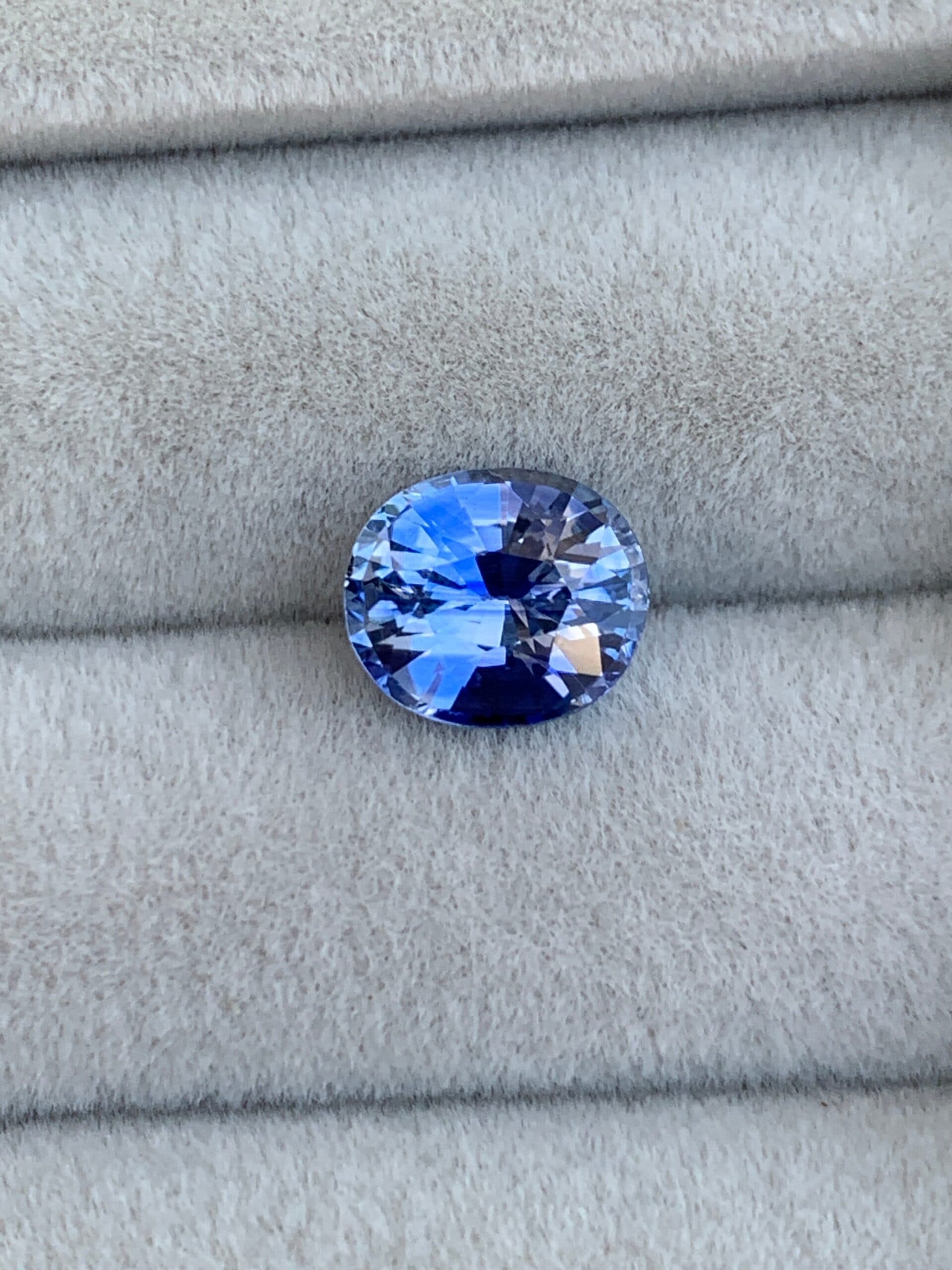 Blauer Saphir Oval 2,10 ct