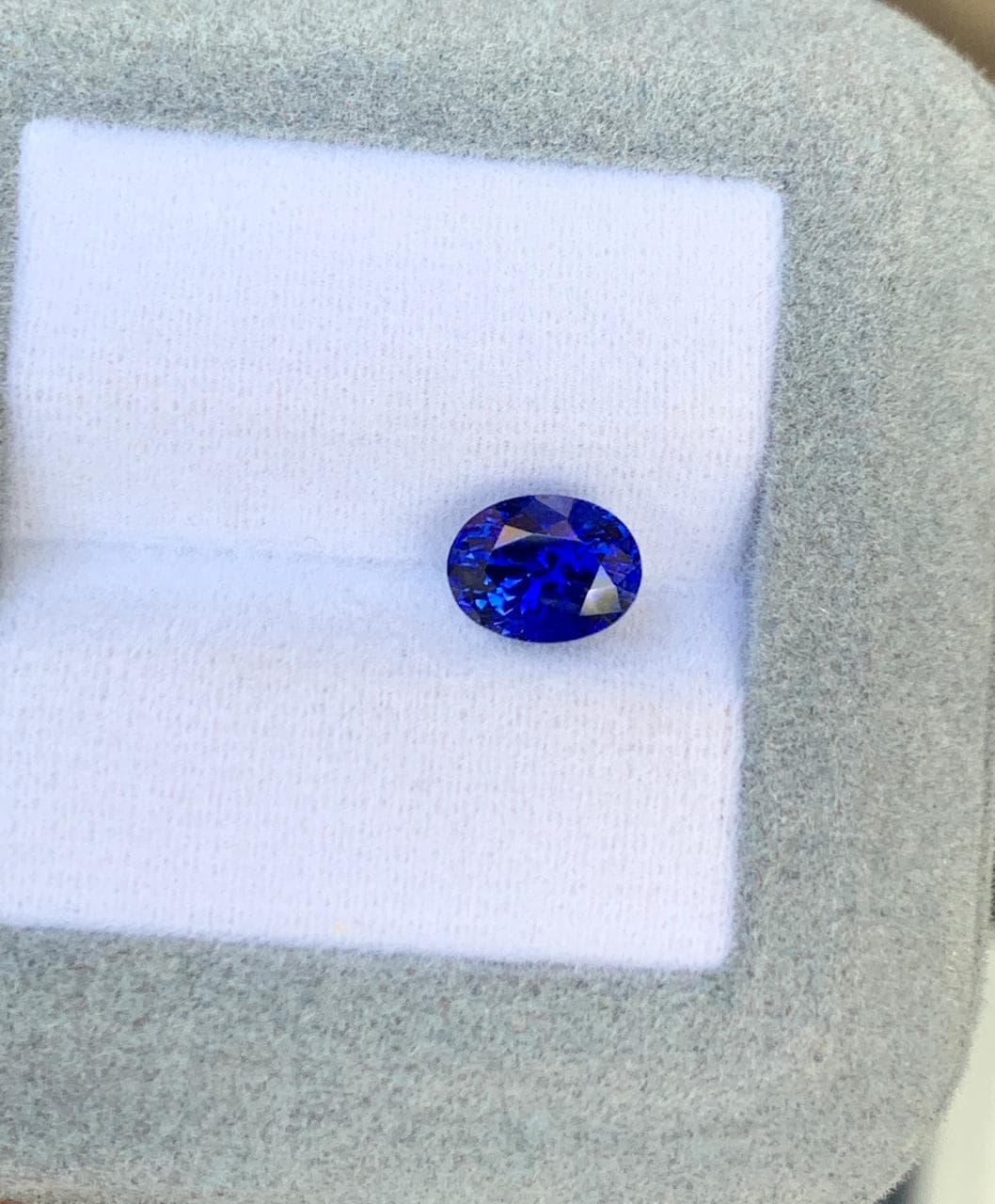 Blauer Saphir Oval 2,05 ct