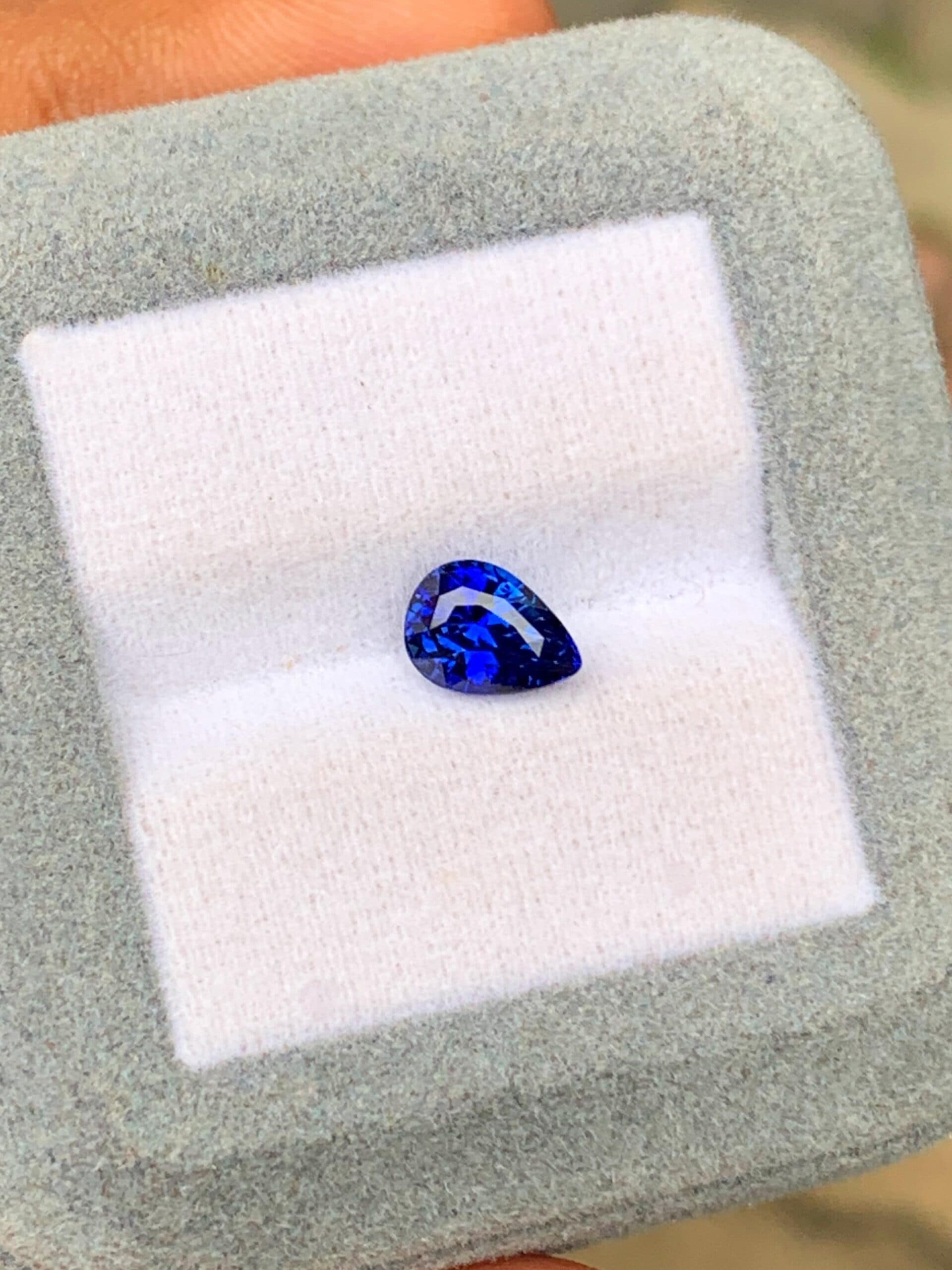 Zaffiro Blu Pera da 1,76ct