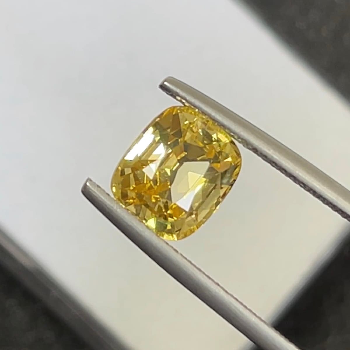 Saphir Jaune Coussin de 3,82ct