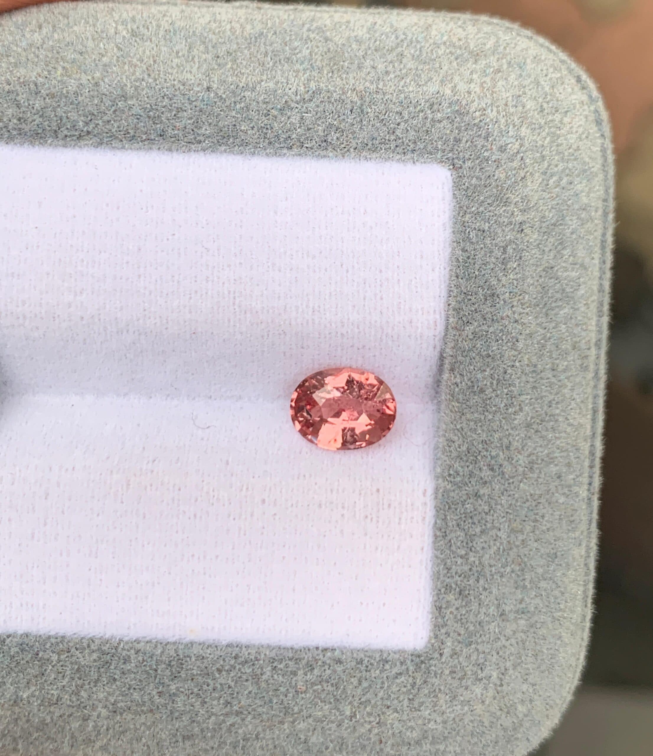 Padparadscha Saphir Oval 1,13 ct