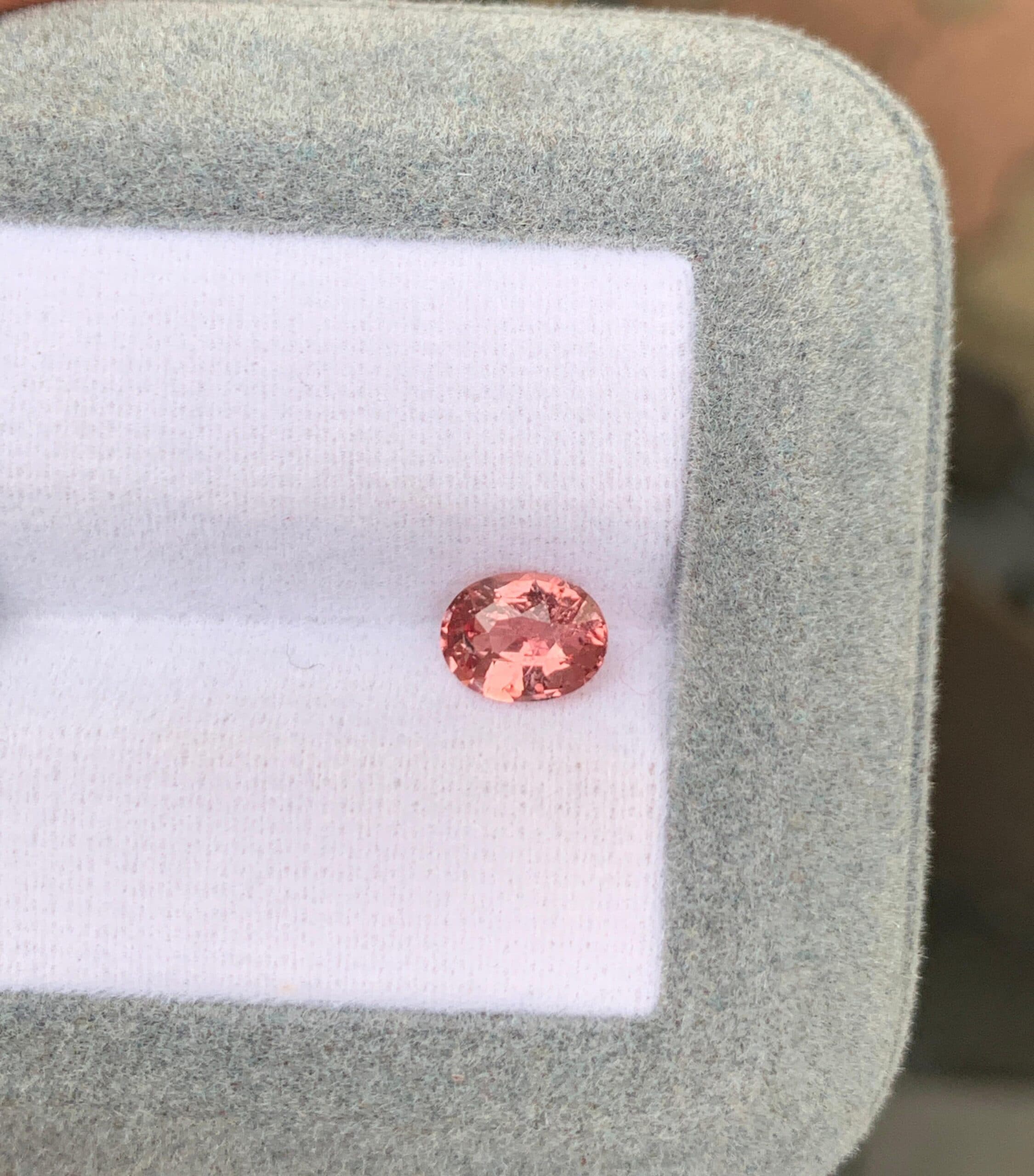 Padparadscha Saphir Oval 1,13 ct