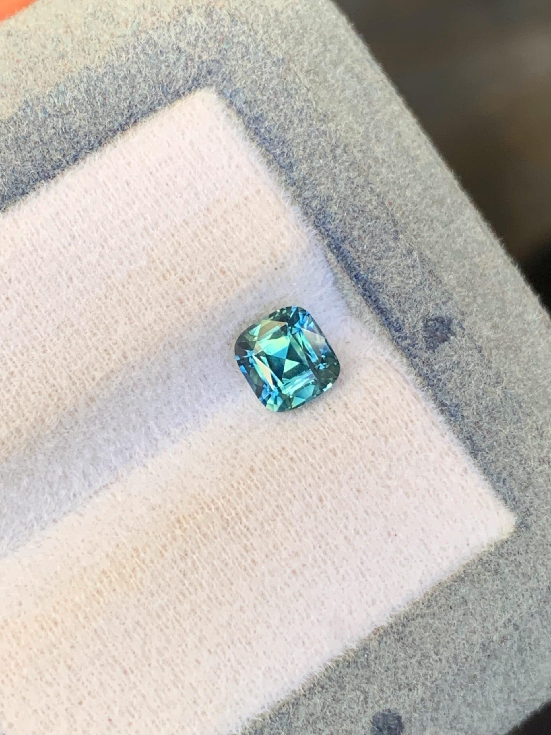 Safira Teal Cushion de 1,23ct