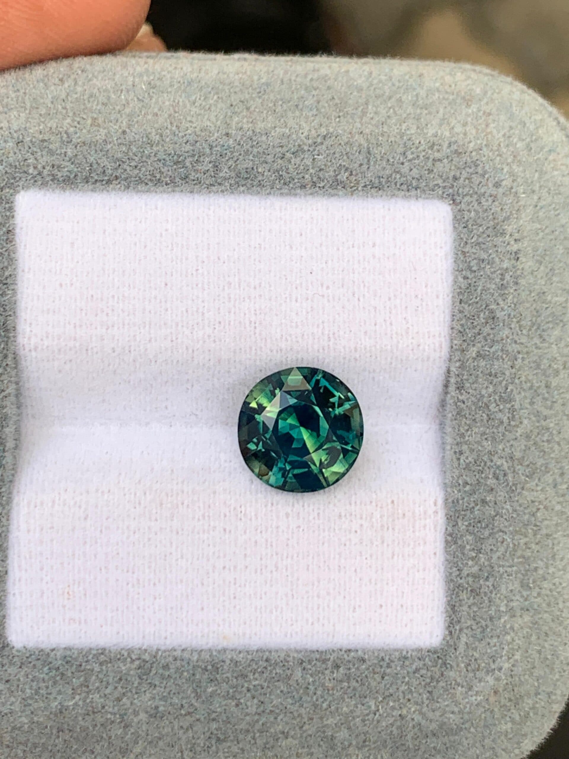 Teal-Saphir Rund 4,02 ct