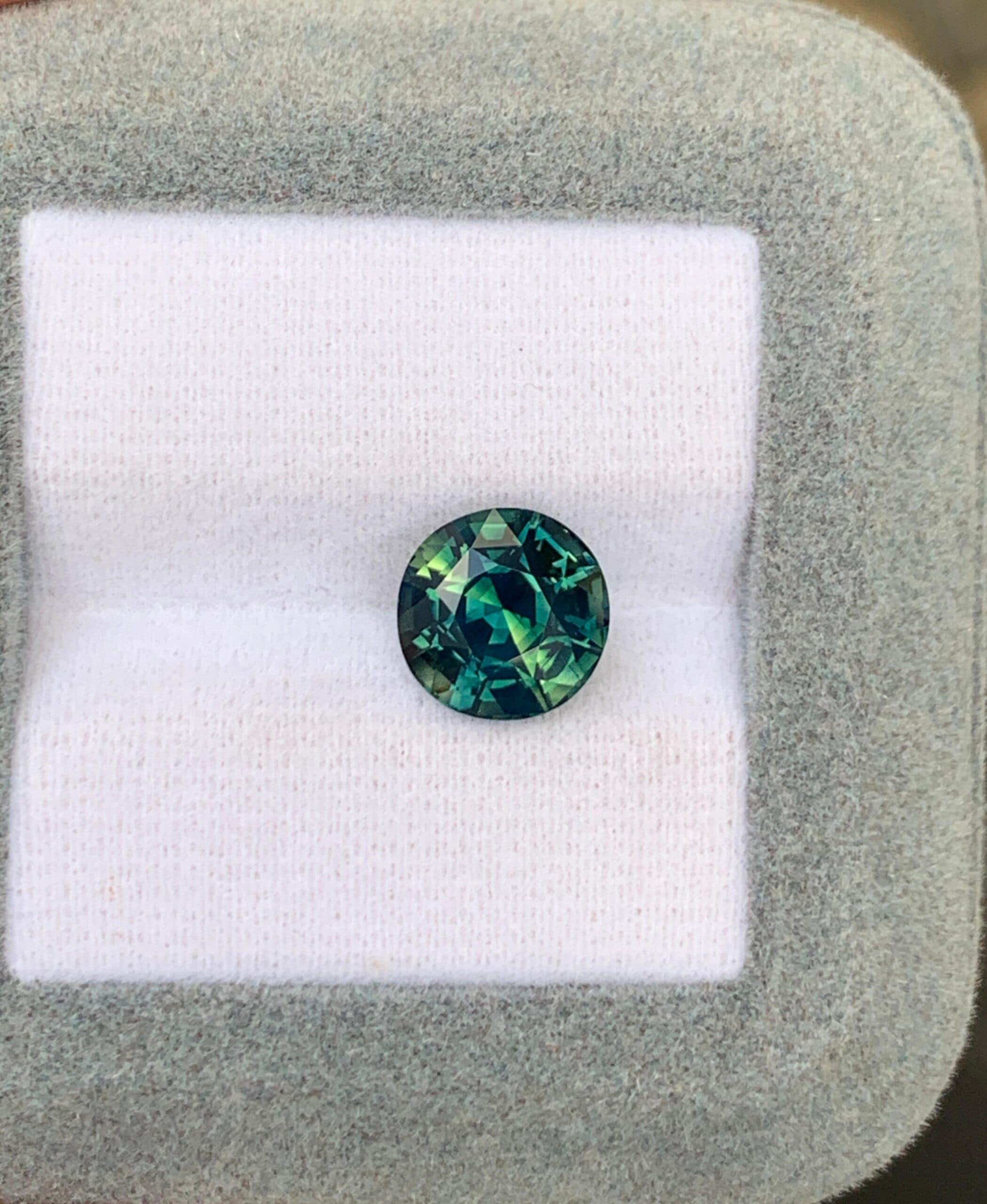 Teal-Saphir Rund 4,02 ct
