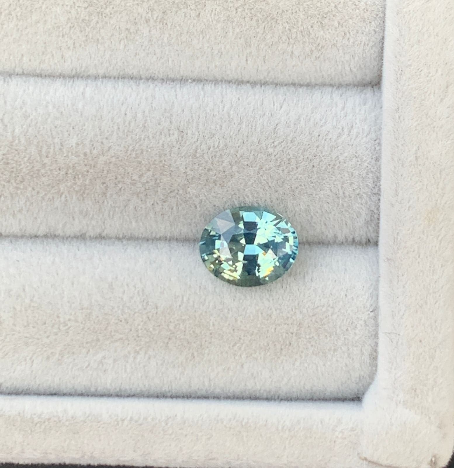 Saphir Vert Ovale de 2,03ct