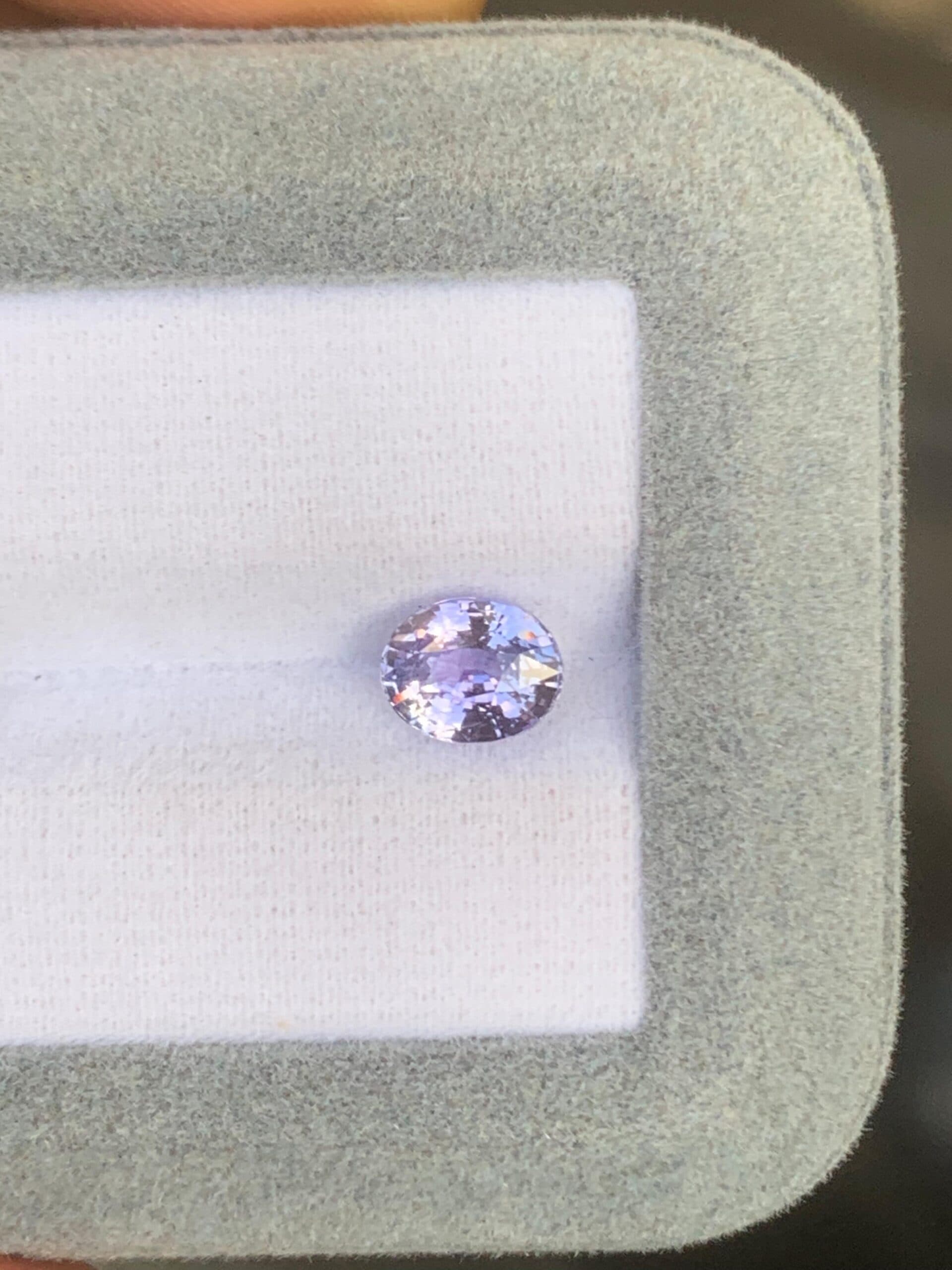 Zafiro Violeta Ovalado de 2,03ct