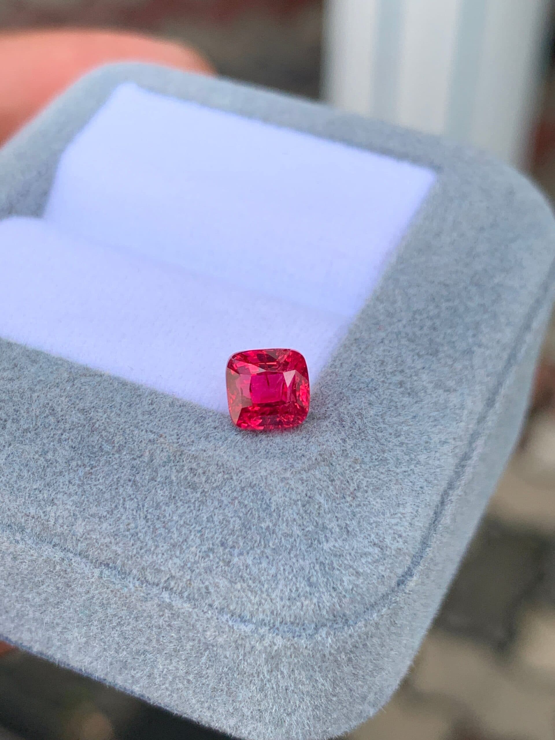 Espinélio Vermelho Cushion de 1,54ct