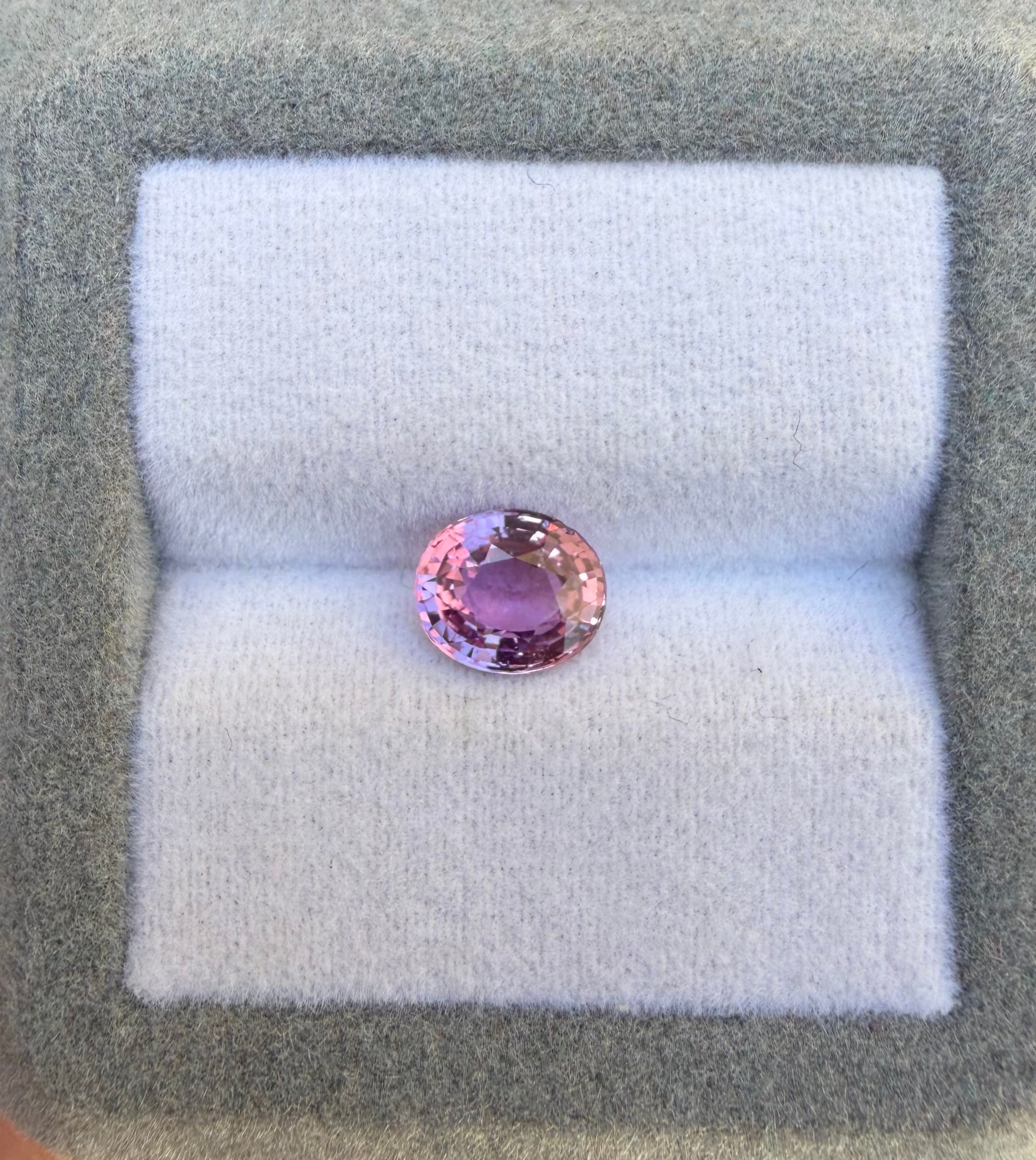 Safira Roxa Oval de 1,51ct — Madagascar