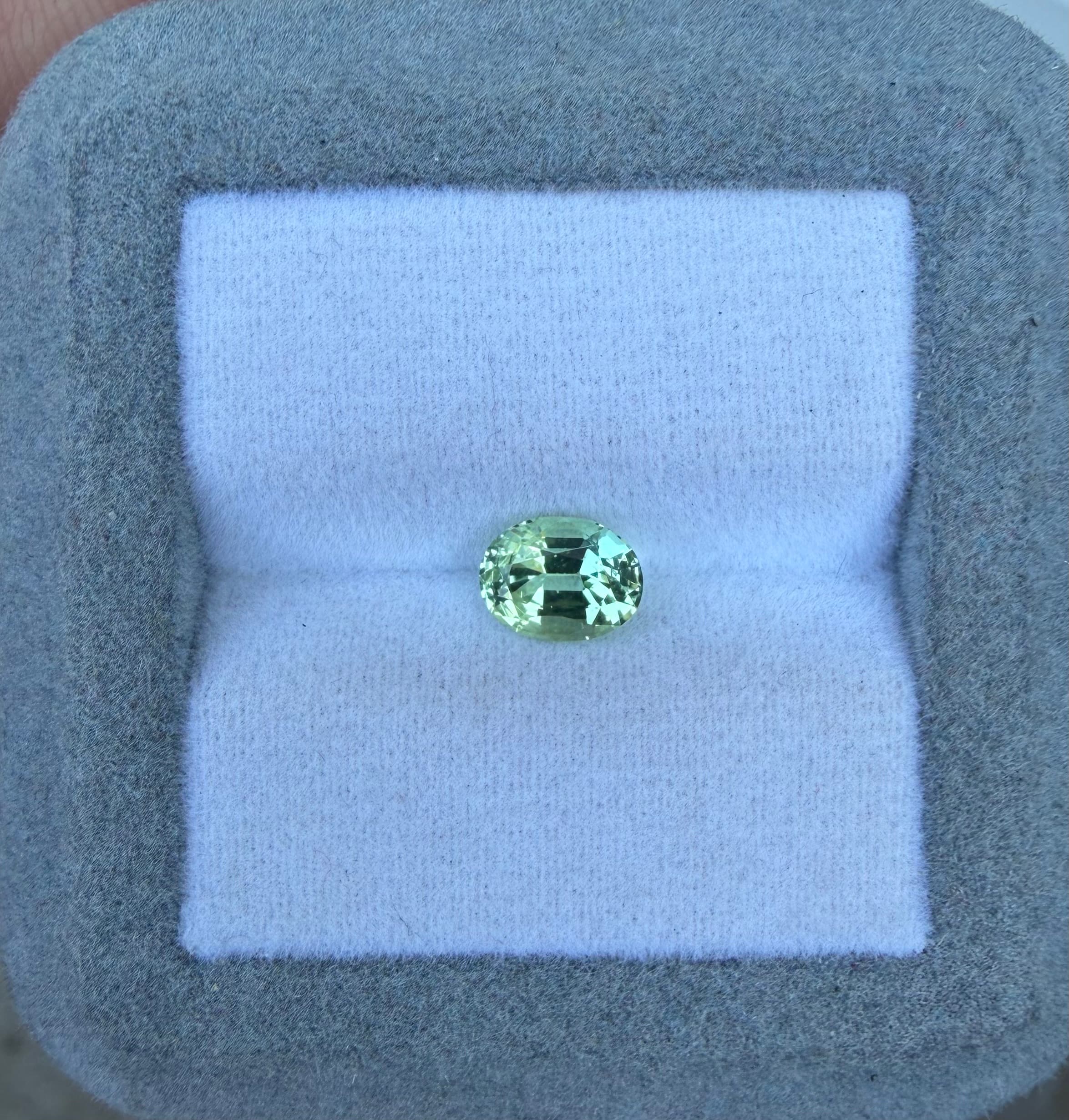 Turmalina Verde Oval de 1,03ct