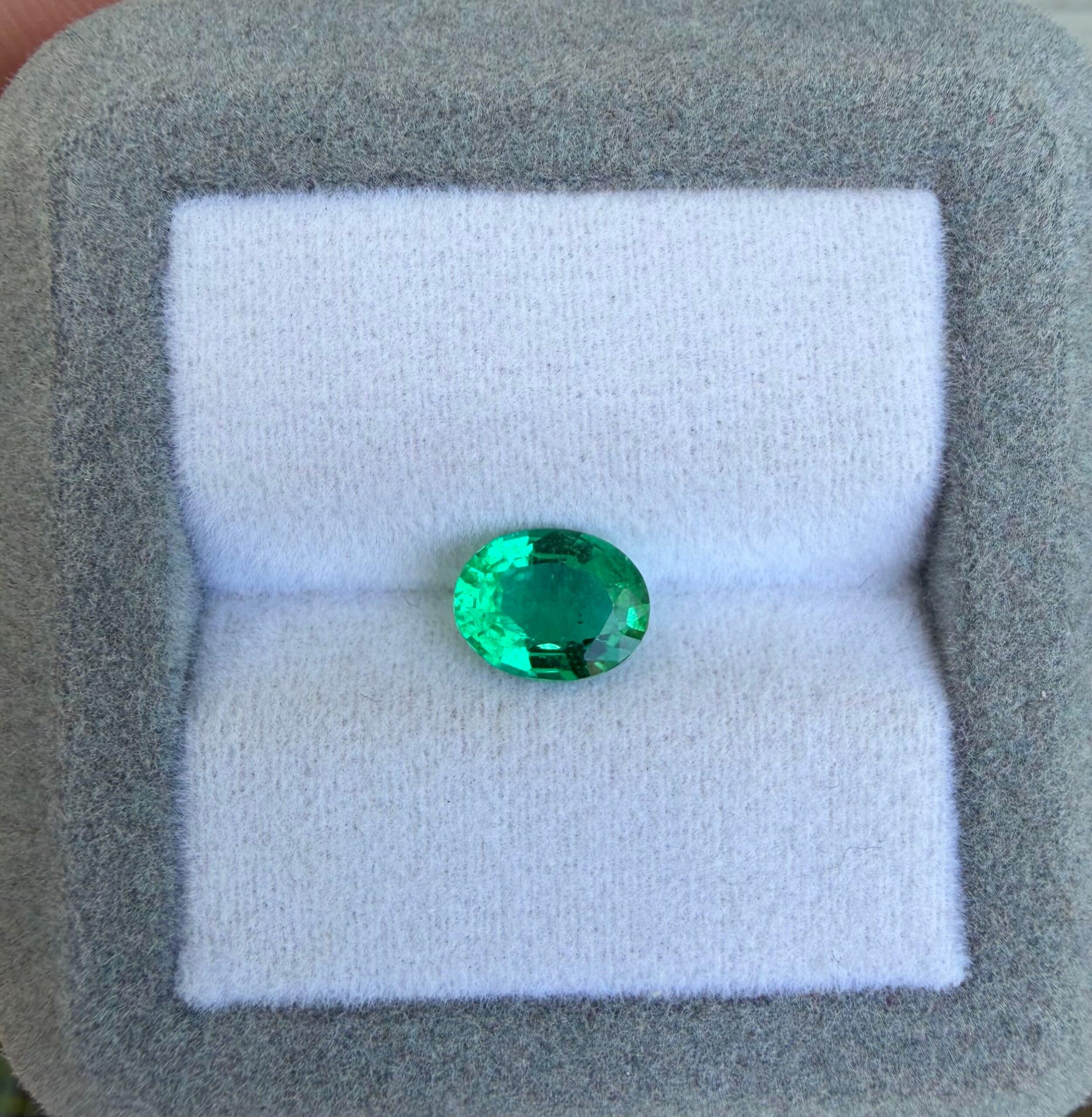 Ovaler Smaragd aus Sambia, 1,08 ct
