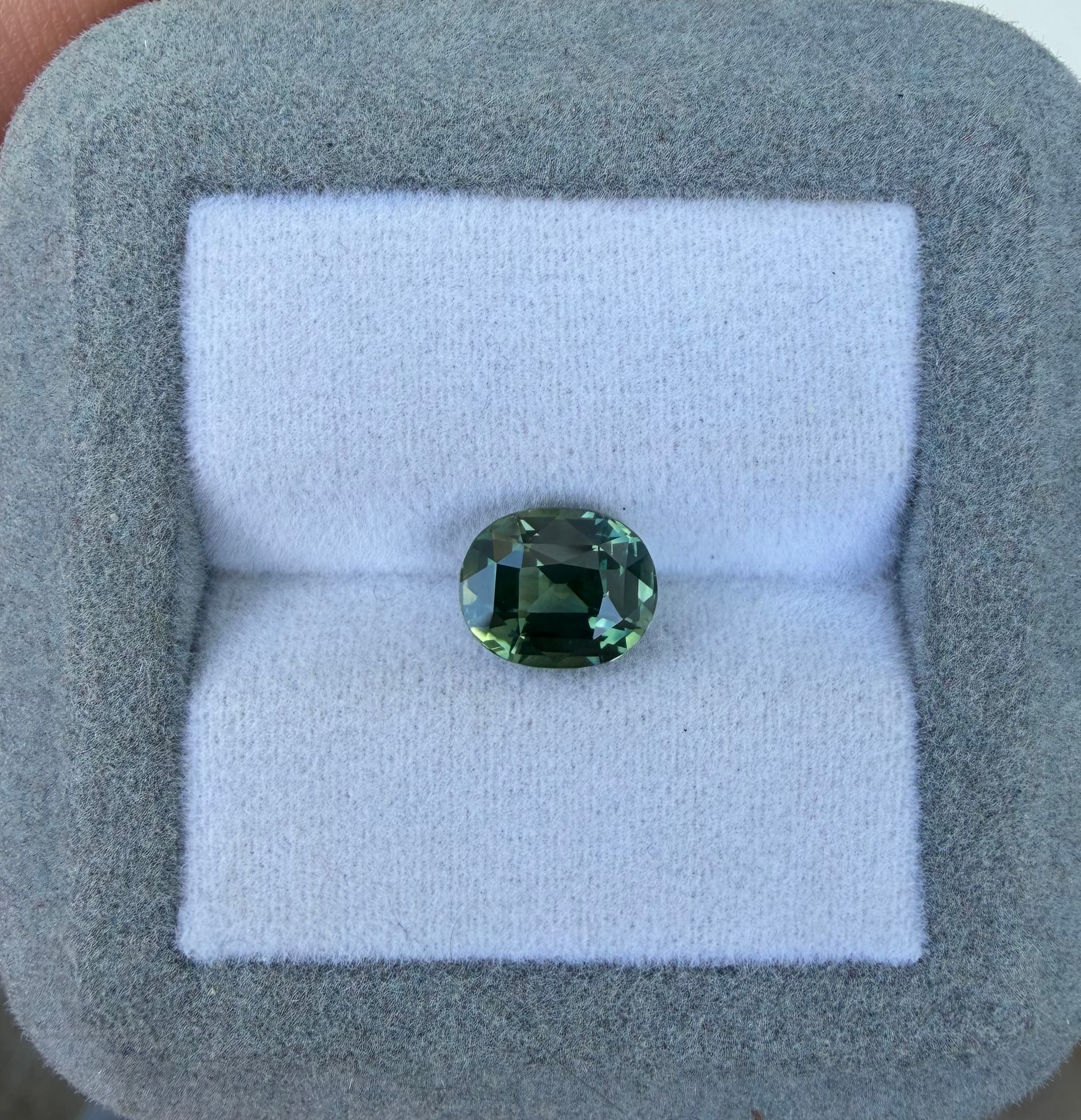 Ovaler Teal-Saphir von 2,72 ct