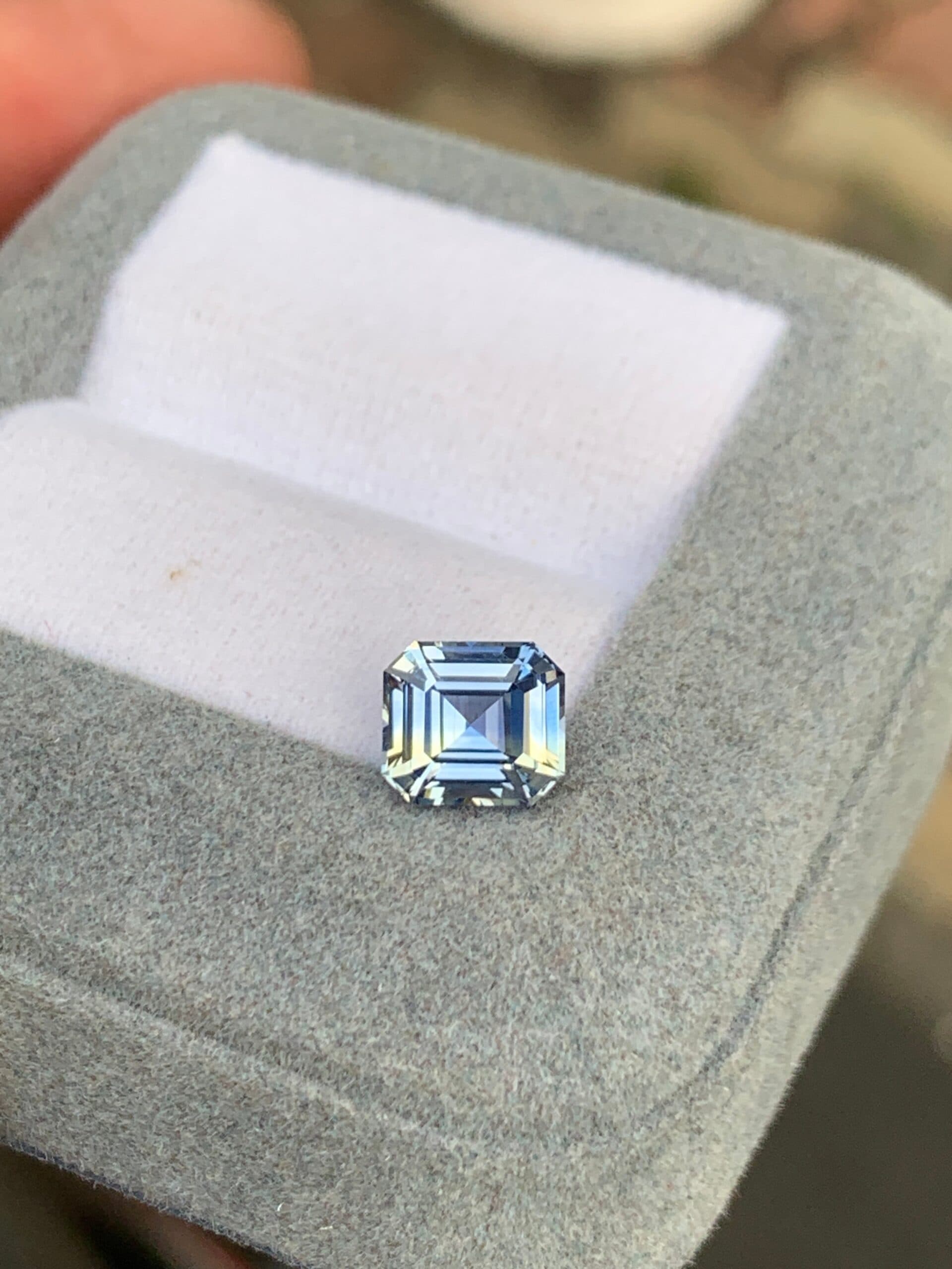 Blauer Saphir Rechteck 2,10 ct