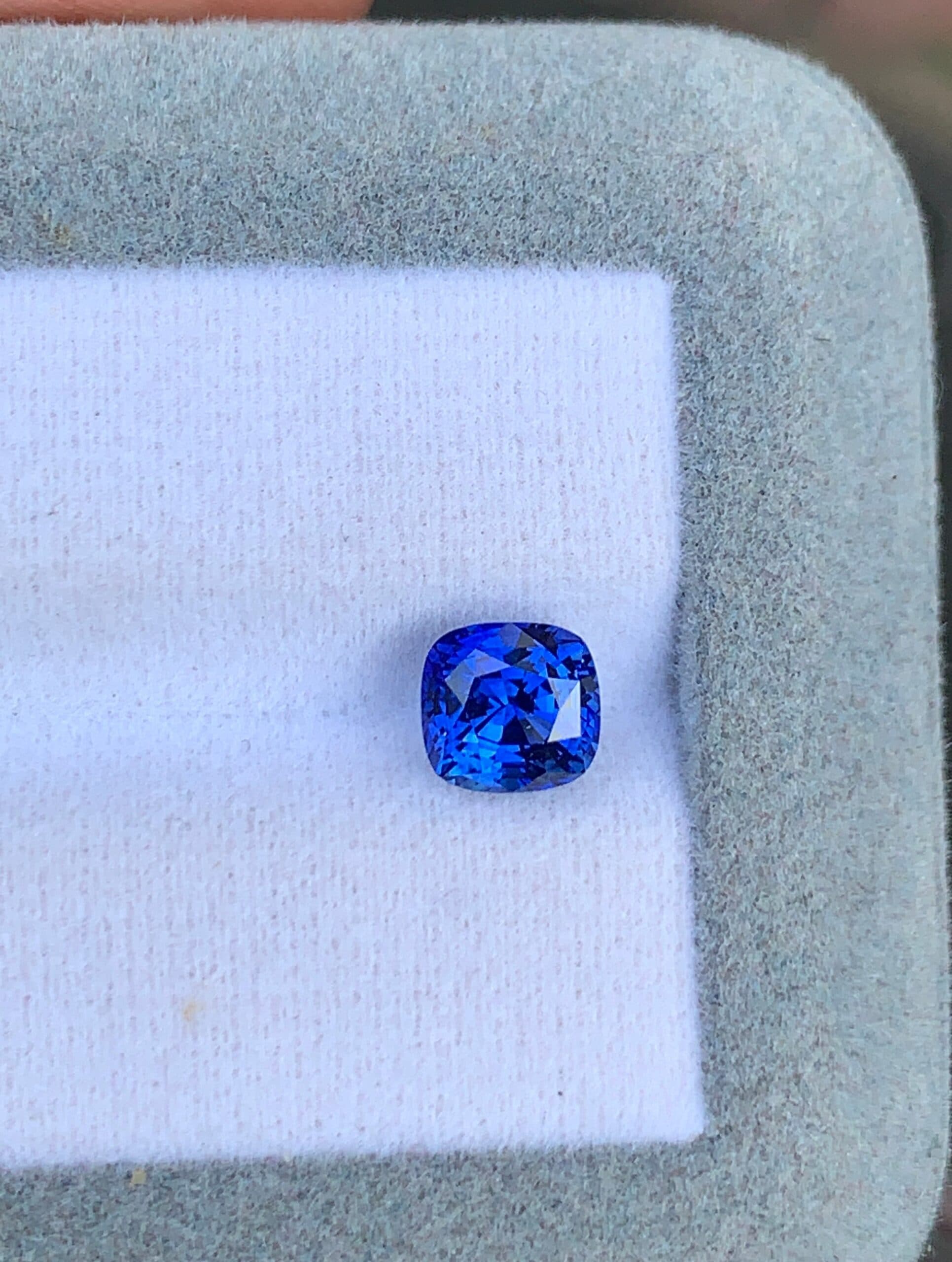 Blauer Saphir Kissenschliff 2,20 ct