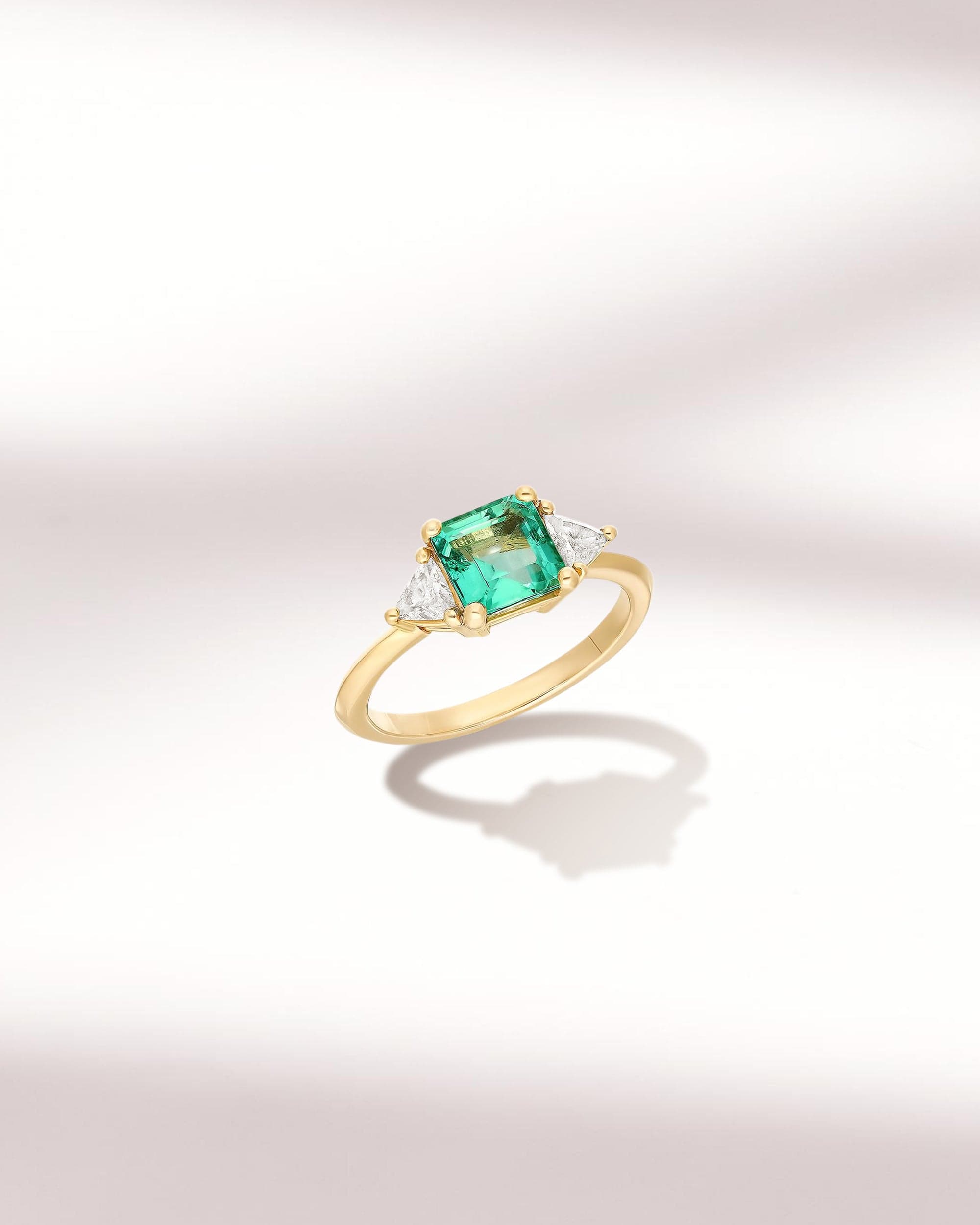 emeraude fiancailles diamants triangles