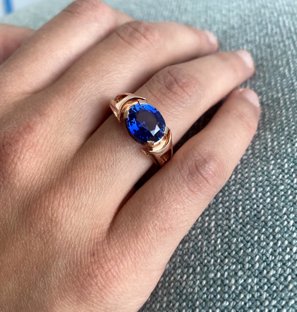 bague moderne saphir bleu or rose