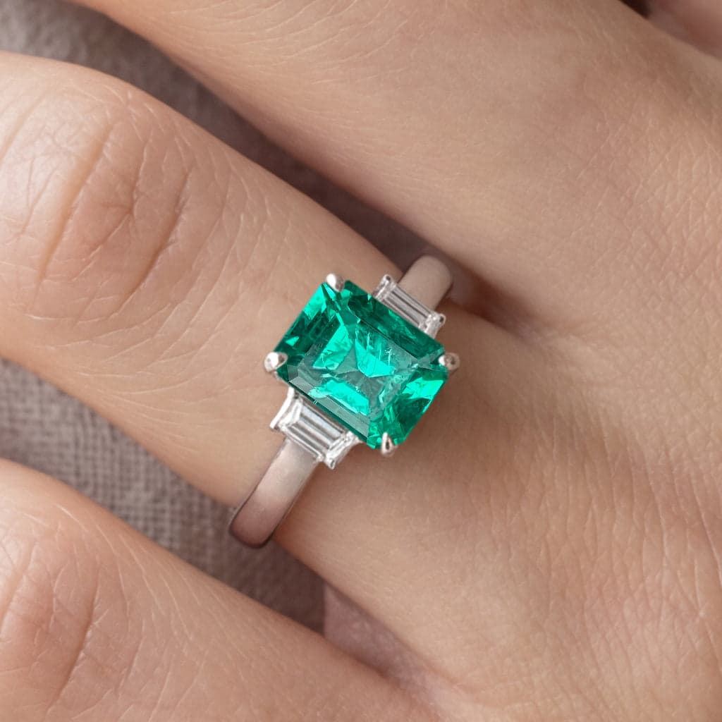 Bague d’anniversaire avec Emeraude de Colombie