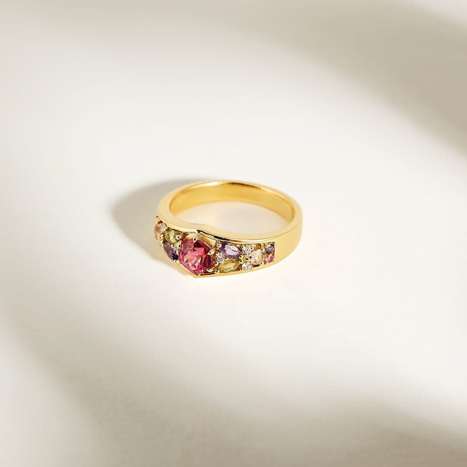 Bague de fiançailles avec spinelle Mahenge