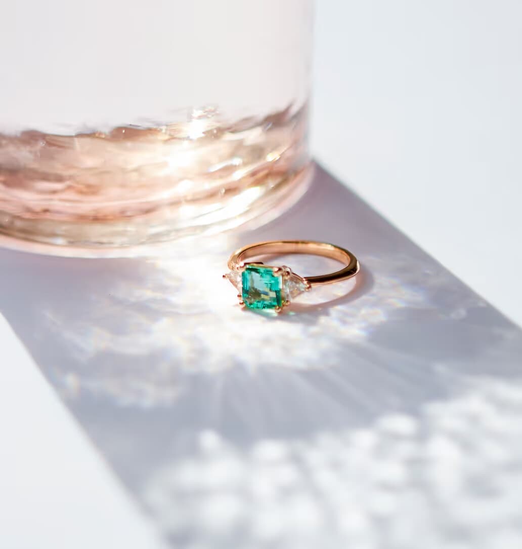 emeraude fiancailles diamants triangles