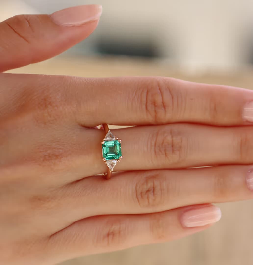emeraude fiancailles diamants triangles