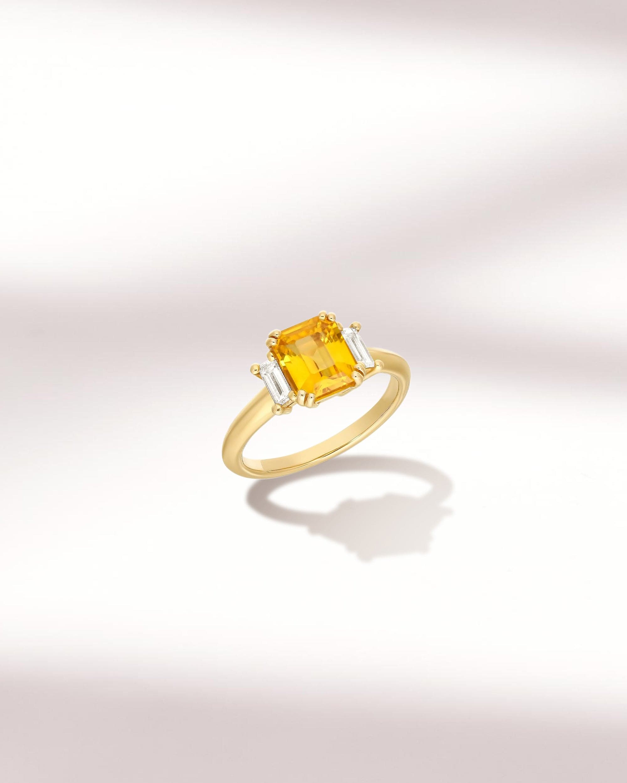 bague fiancailles saphir jaune rectangle et diamants