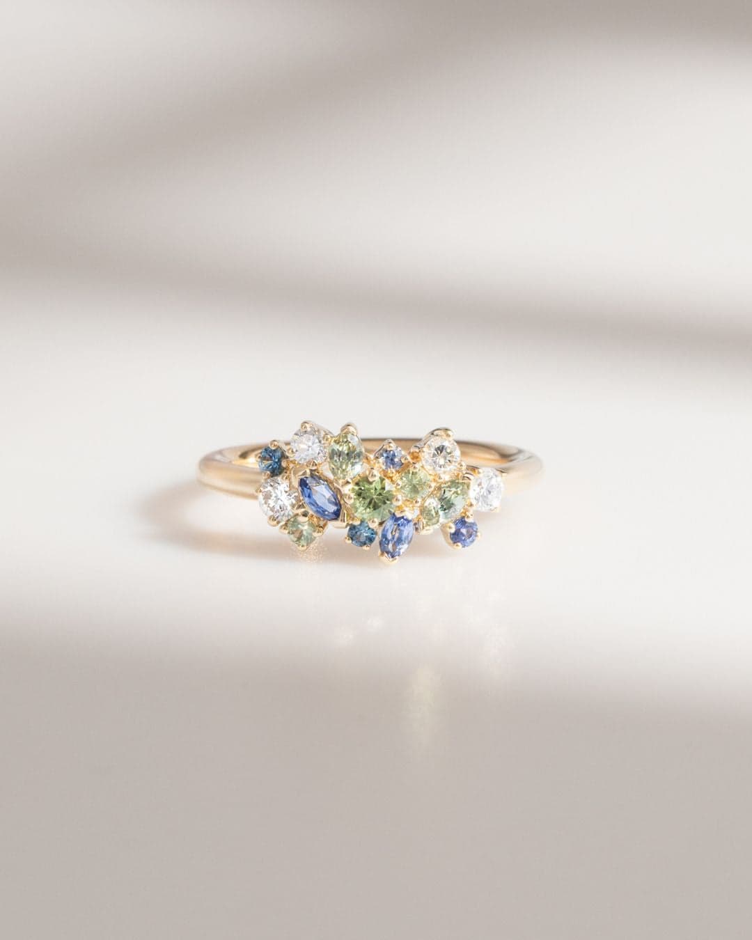 bague anniversaire saphirs multicolores